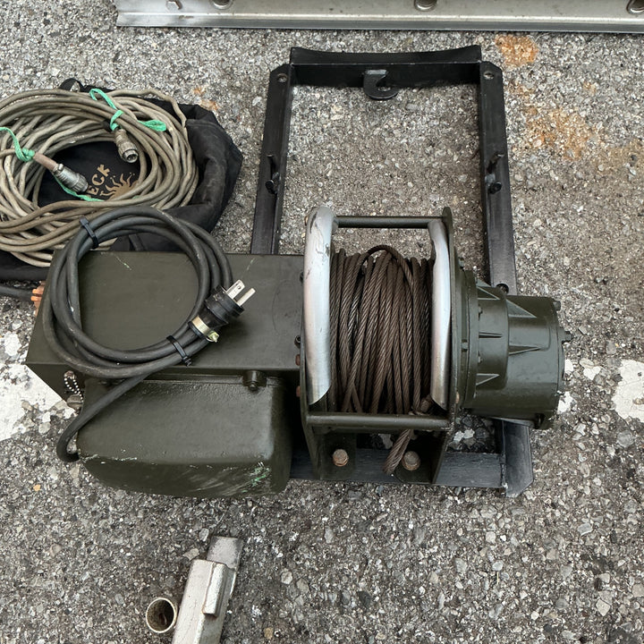 【店頭受取り限定】メーカー不明 トーヨーコーケン ？ ウインチ 荷揚げ機 型式不明 MD-7 ？【草加店】