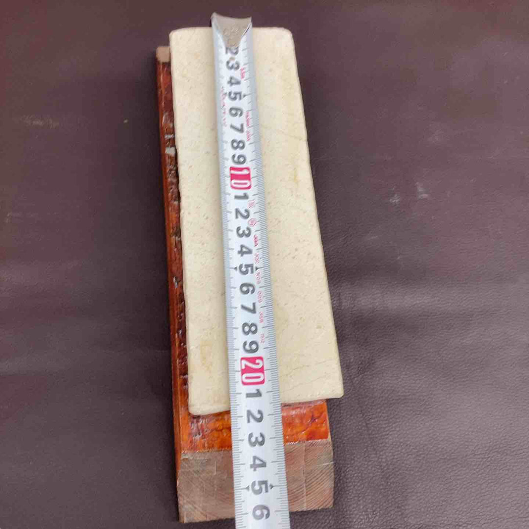 【超希少】 【中古美品】 天然砥石 産地不明 重量2.0Kg(台座含み) 沼田産？ 長さ約215ｘ幅約70ｘ高さ約50 正本山？ 研ぎ 刃物 大工 【東大和店】