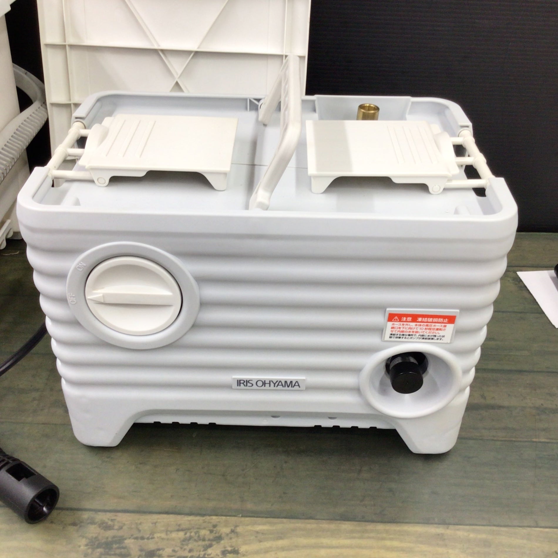 〇 アイリスオーヤマ 高圧洗浄機 静音タイプ 温水対応 タンク式 SBT