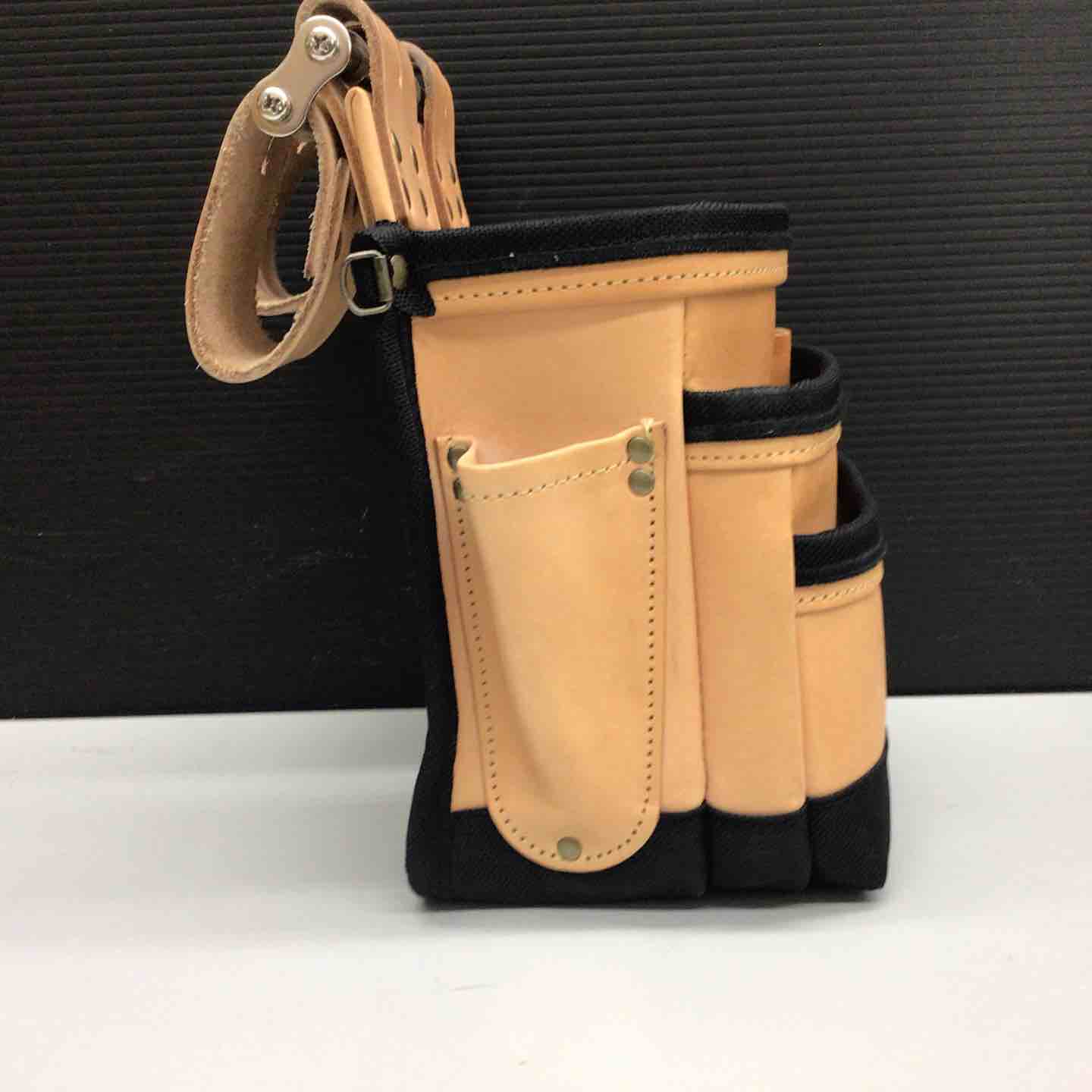 美品】ニックス 総ヌメ革使用3段腰袋チェーンタイプ KNB-301DDX【戸田