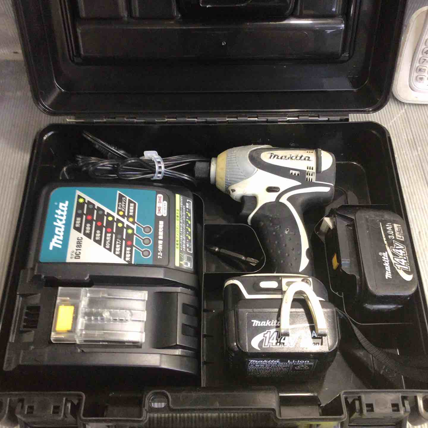 ☆マキタ(makita) コードレスインパクトドライバー TD130DRFXW ☆マキタ(makita) コードレスインパクトドライバー TD130DRFXW