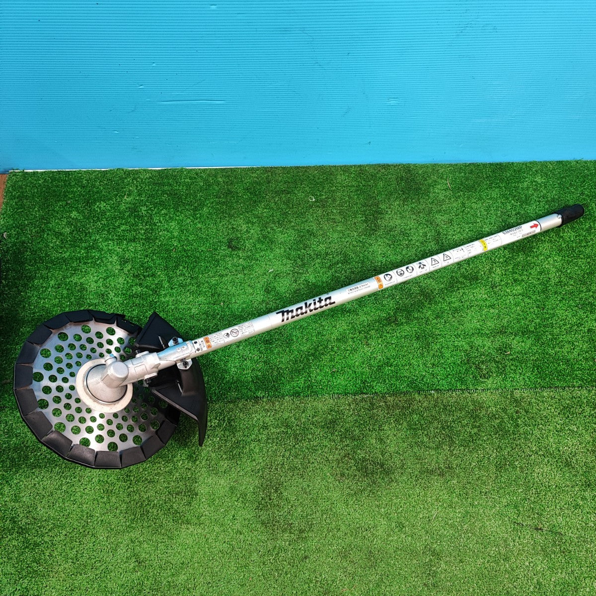 ☆マキタ(makita) コードレス草刈機モーター MUX01GZ【岩槻店