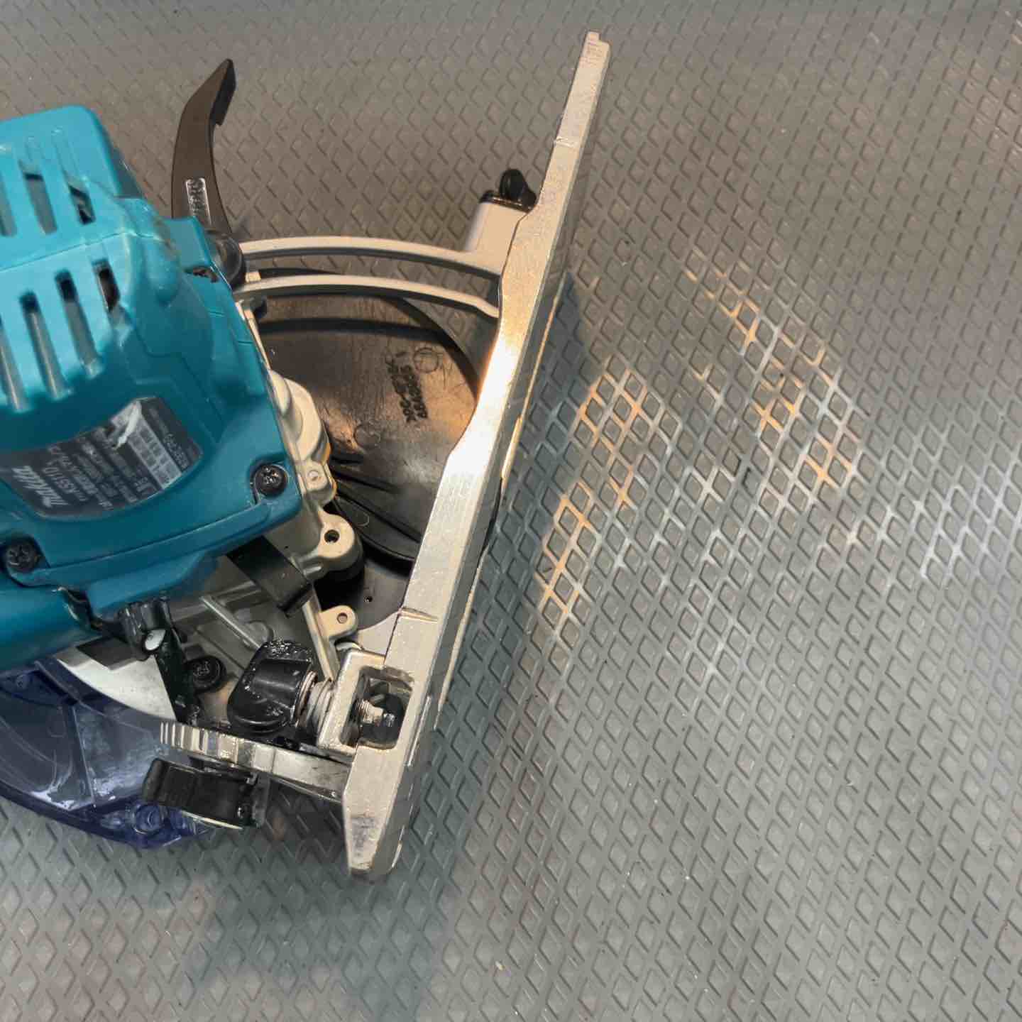 中古品】マキタ(makita) コードレス防じん丸のこ KS511DZ【所沢店