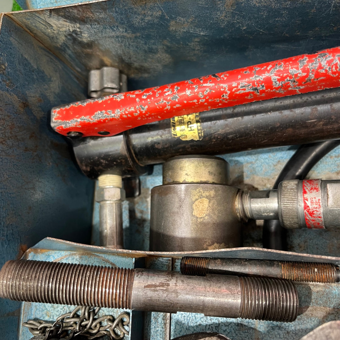 〇泉精器(IZUMI) 手動油圧式ポンプ HP-180N コマ付　B54　B42　B36　B28 【草加店】