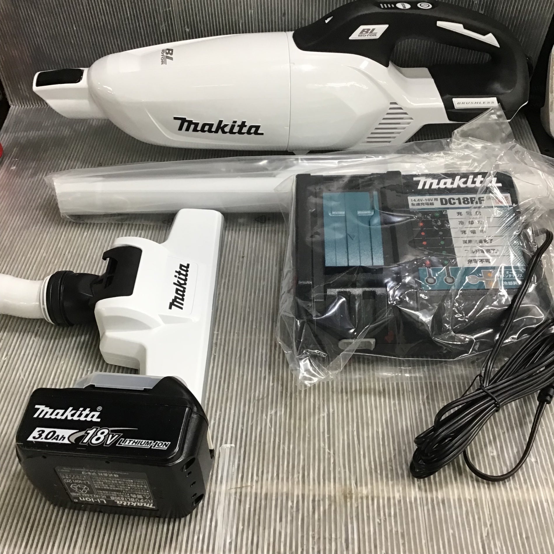 未使用】マキタ(makita) コードレスクリーナー CL284FDRFW【草加