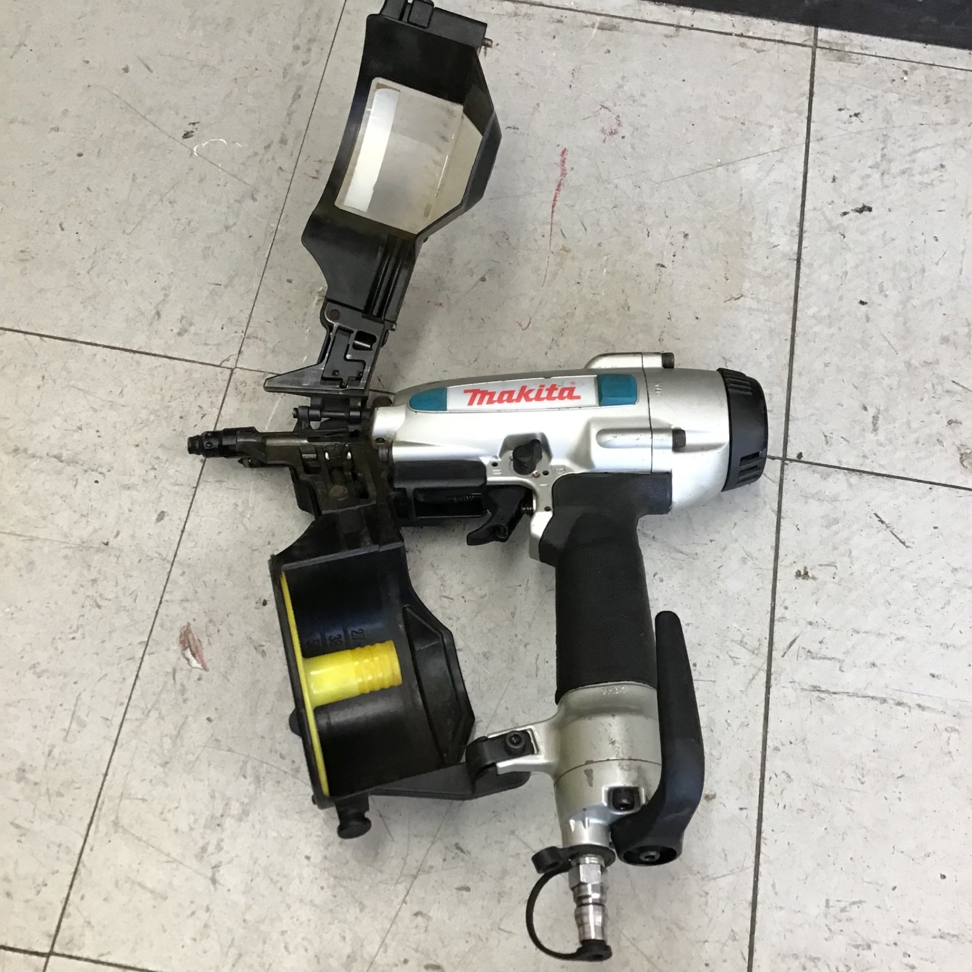 中古】 マキタ AN504A 50mm 釘打ち機 常圧用 エア釘打ち makita
