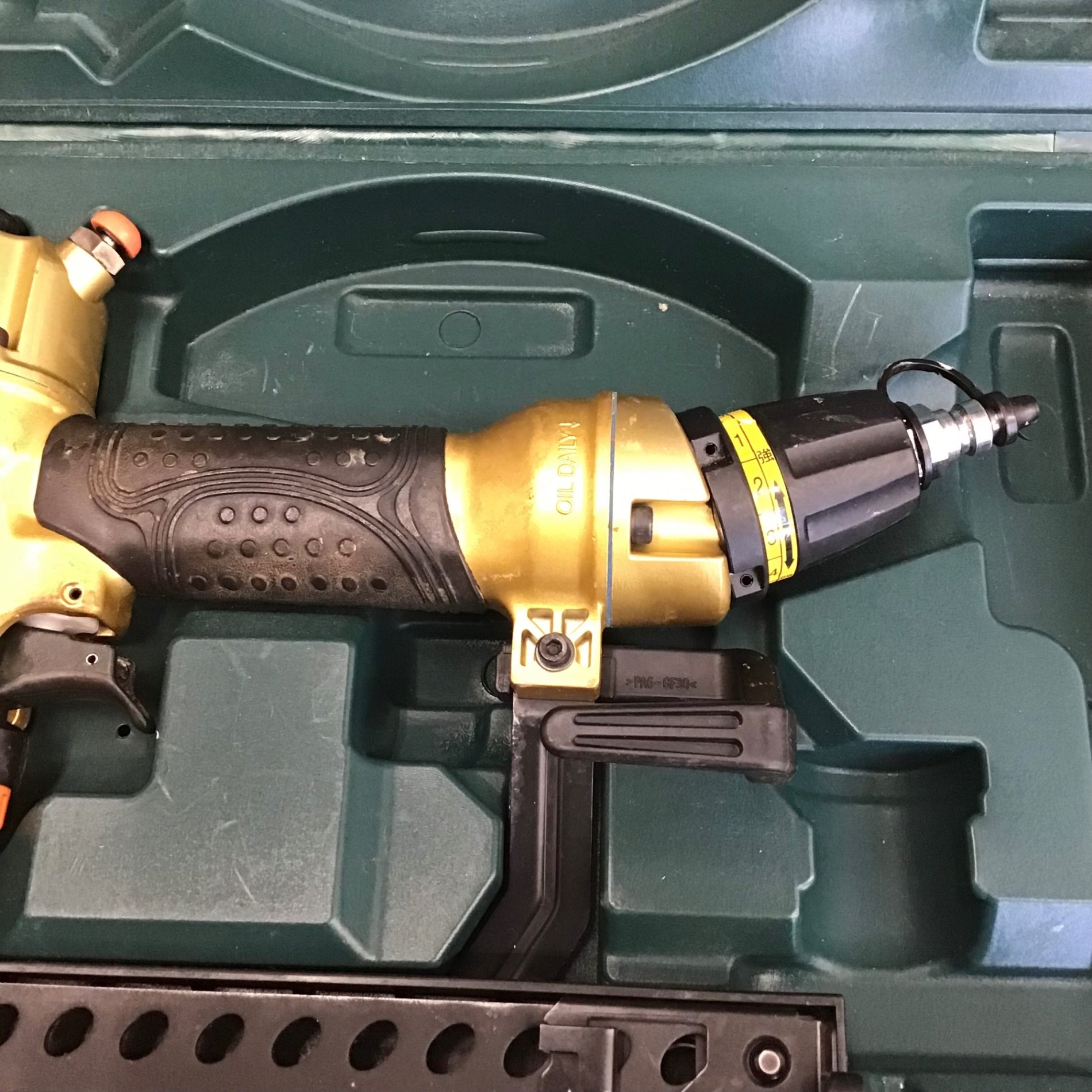 中古品】ハイコーキ(HIKOKI ※旧:日立工機) 高圧フロアタッカ N5004HMF 中古品】ハイコーキ(HIKOKI ※旧:日立工機) 高圧フロアタッカ N5004HMF