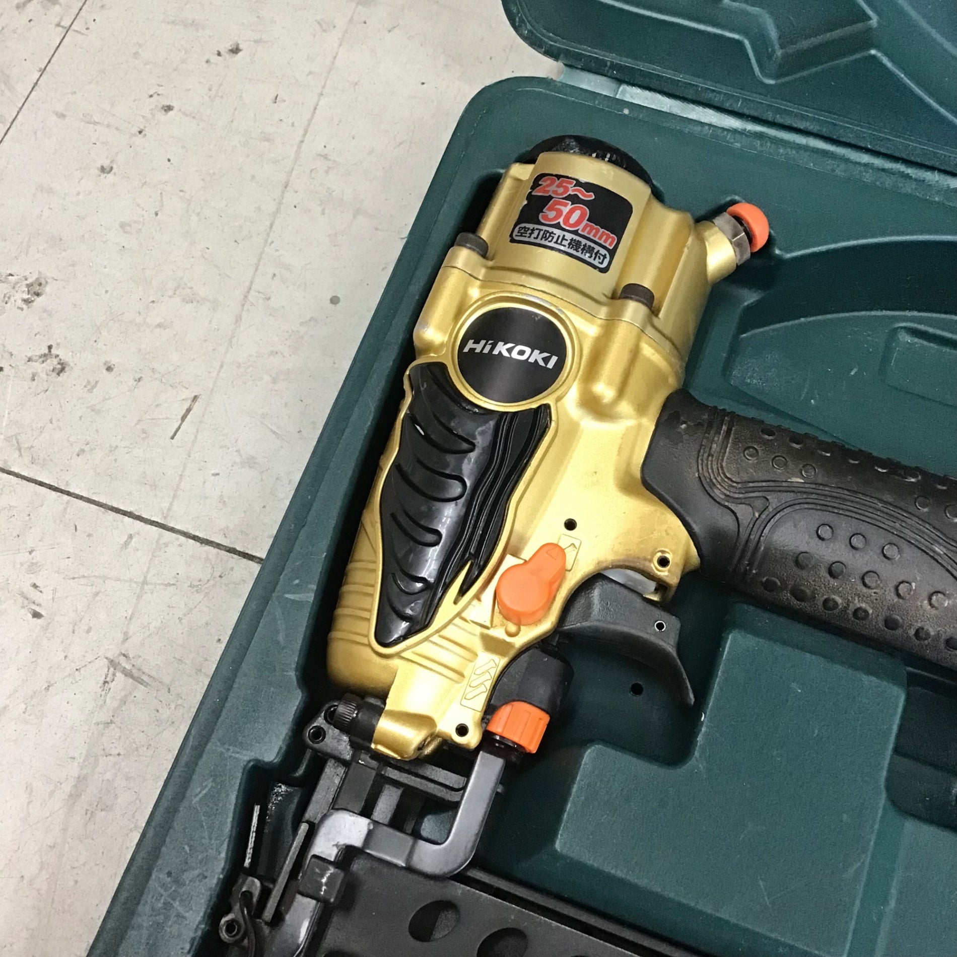 【中古品】 ハイコーキ/HIKOKI 高圧フロアタッカ N5004HMF 【鴻巣店】 中古品】ハイコーキ(HIKOKI ※旧:日立工機) 高圧フロアタッカ N5004HMF