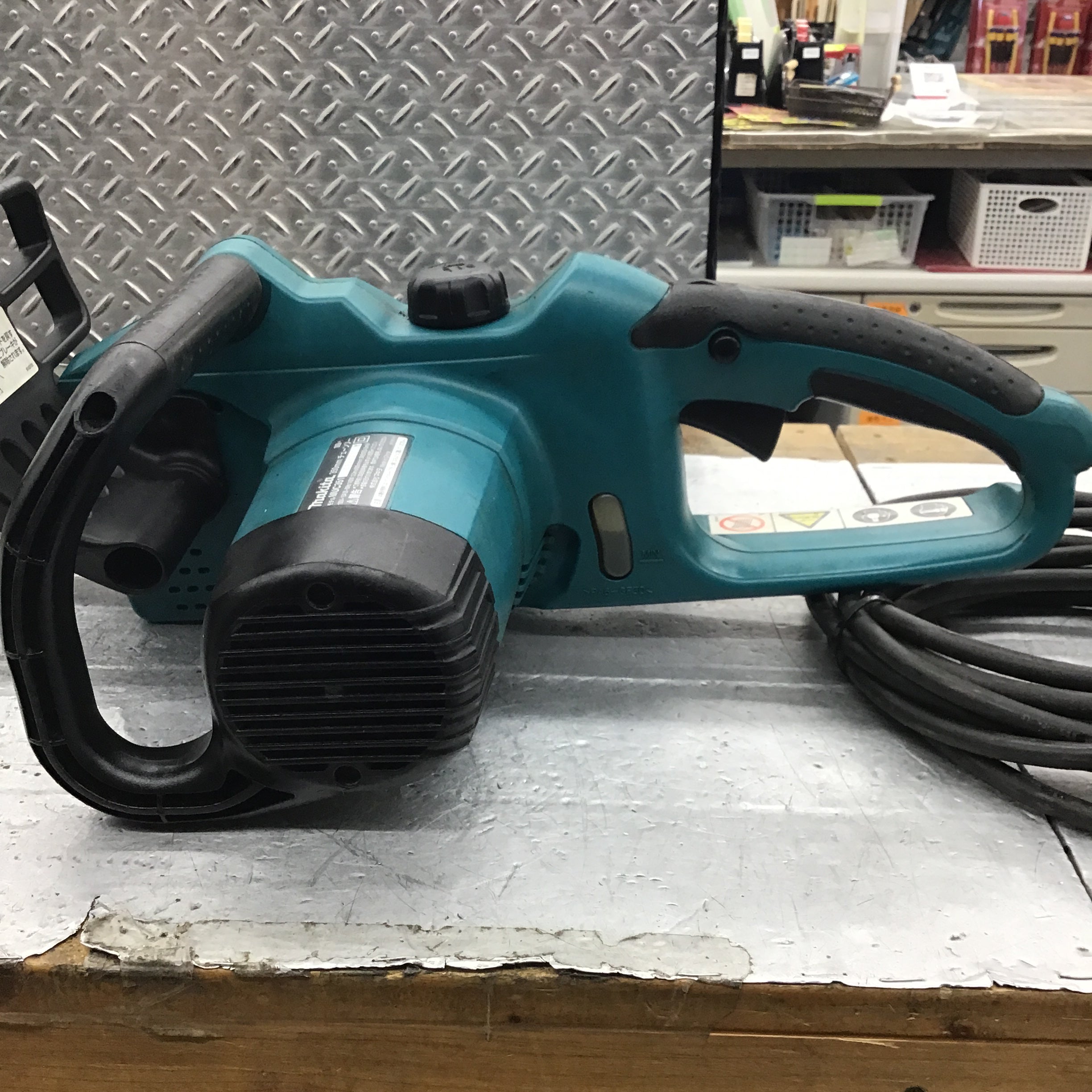 店頭受取り限定】〇マキタ(makita) 電気チェーンソー 350mm MUC351