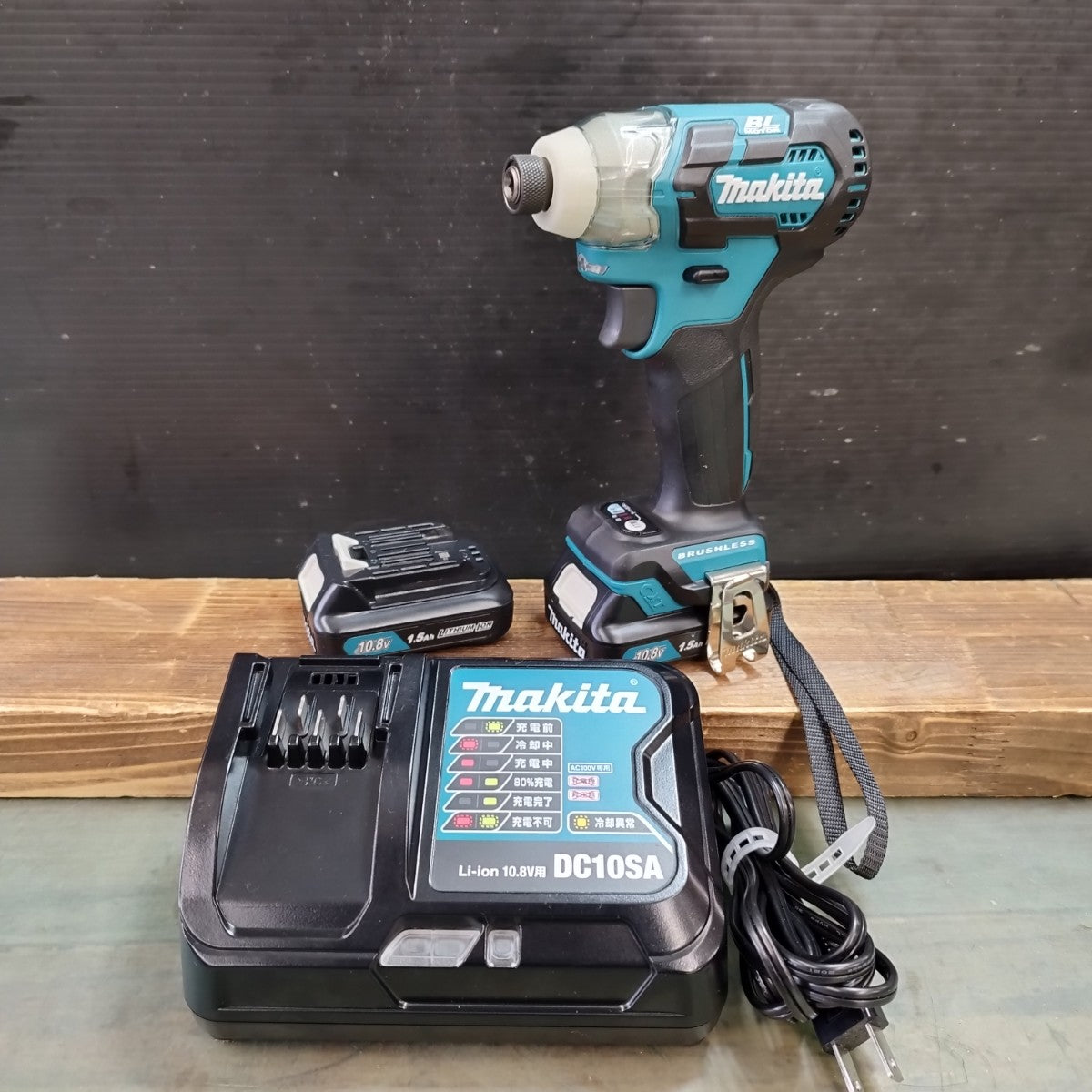 マキタ makita 10.8V コードレスインパクトドライバー TD111DSHX 【東大和店】 アクトツールオンラインショップ