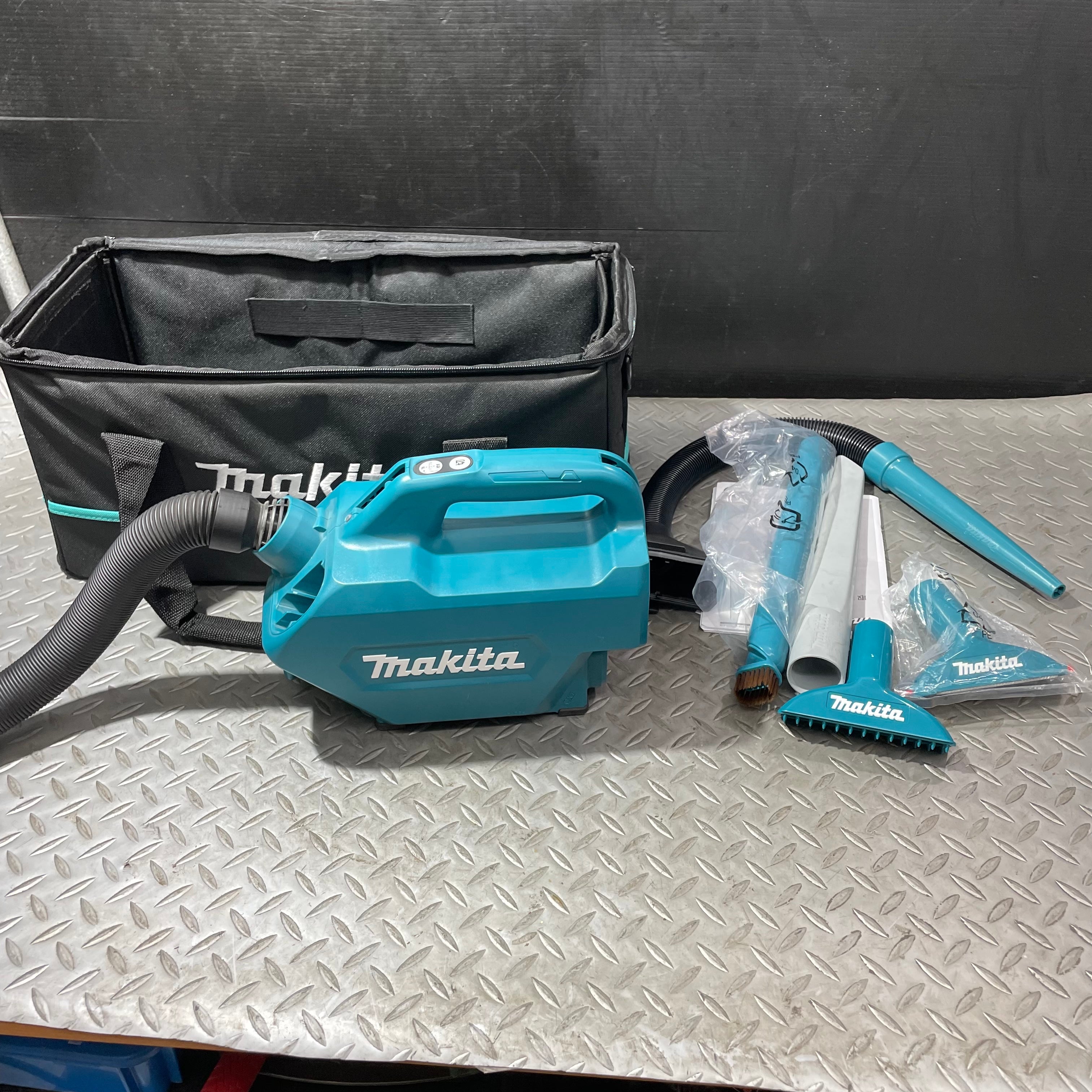 マキタ[makita] スライド式 10.8V充電式インパクトドライバ TD111DZ