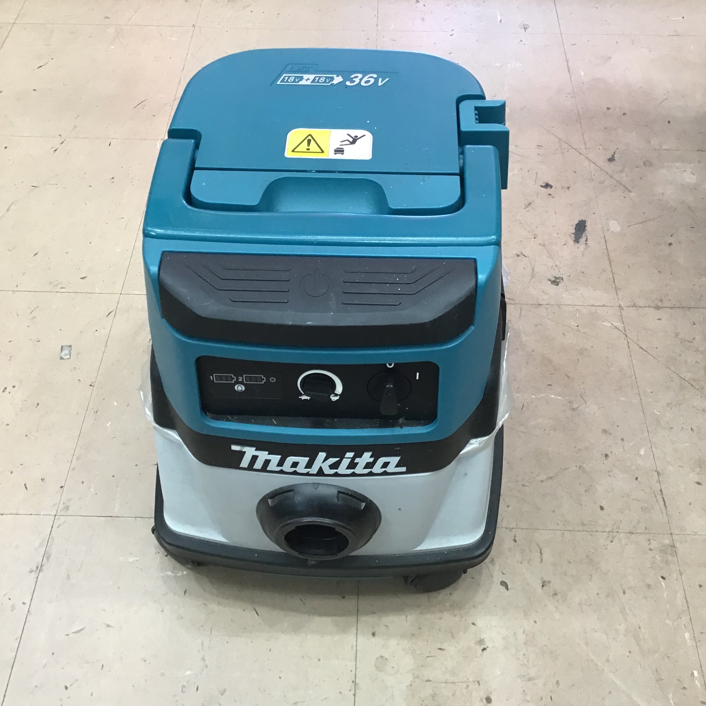 ☆マキタ(makita) コードレス集じん機 乾湿両用 VC860DZ【草加店