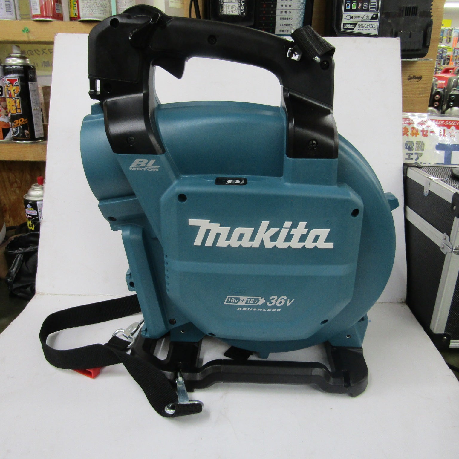 マキタ(Makita) 充電式ブロワ(バキュームキット付) MUB363DZV【町田店