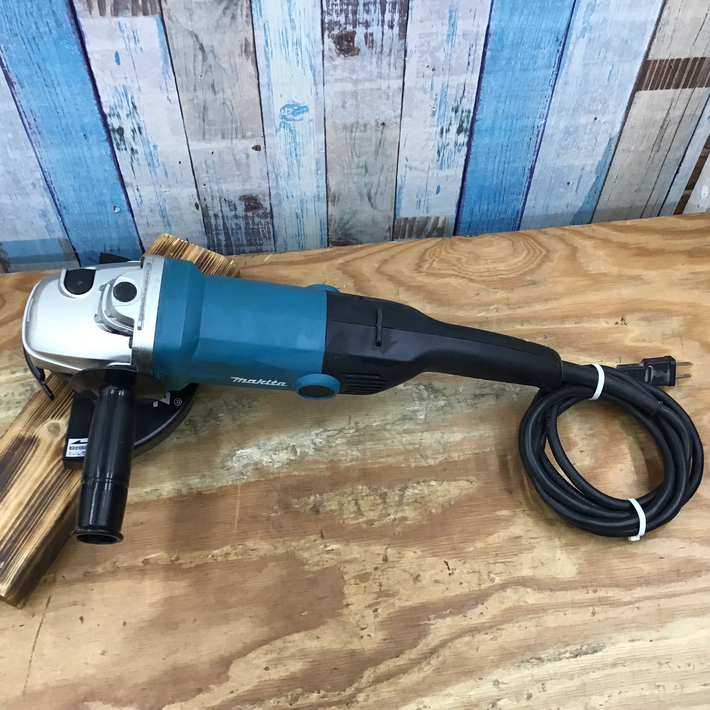 マキタ(Makita) 電子ディスクグラインダ 180mm GA7011C | www