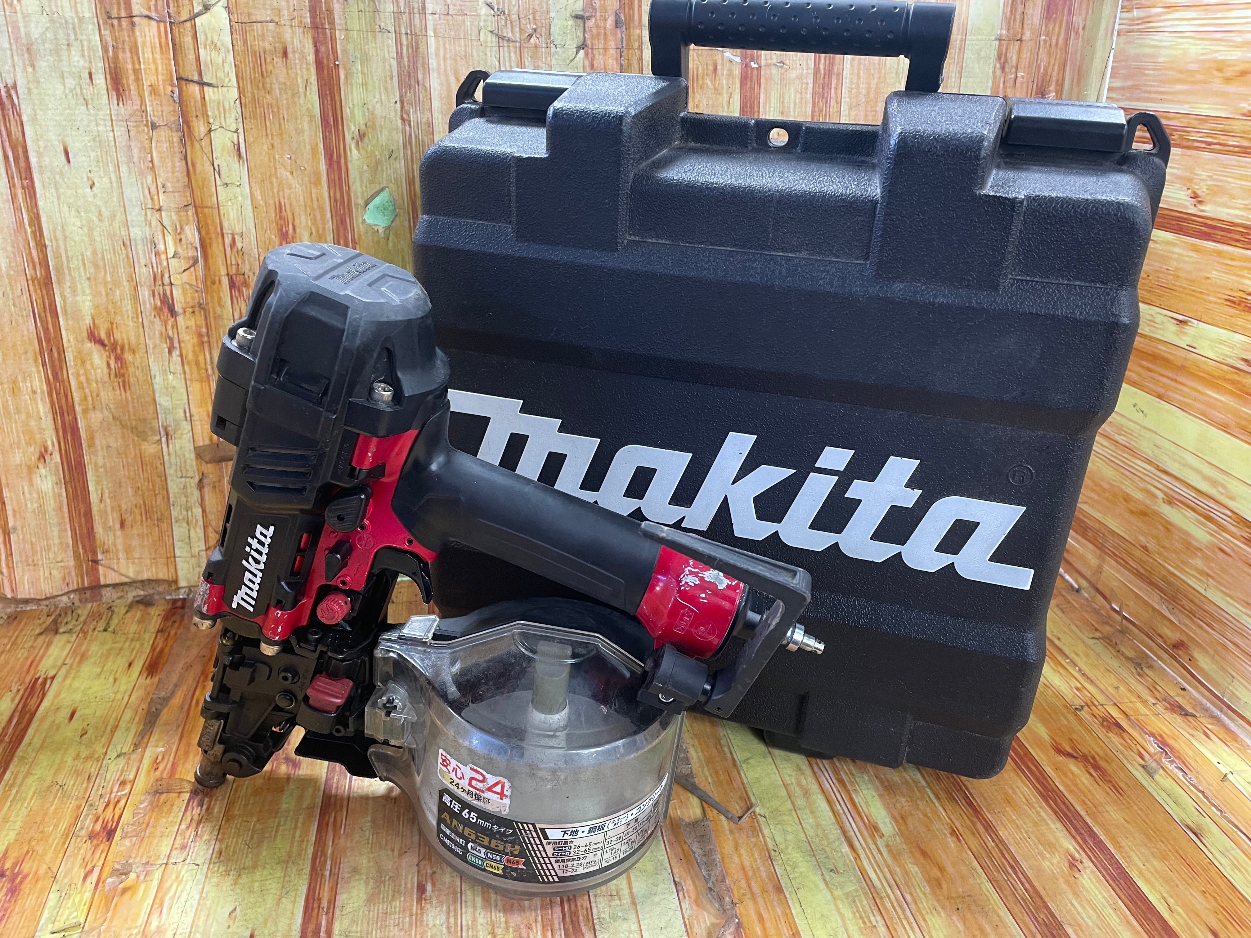 【販売安い】001♪未使用品・即決価格♪マキタ　makita 高圧釘打機 AN513HM　50㎜ ※商品状態要参照、長期保管品 エア釘打機