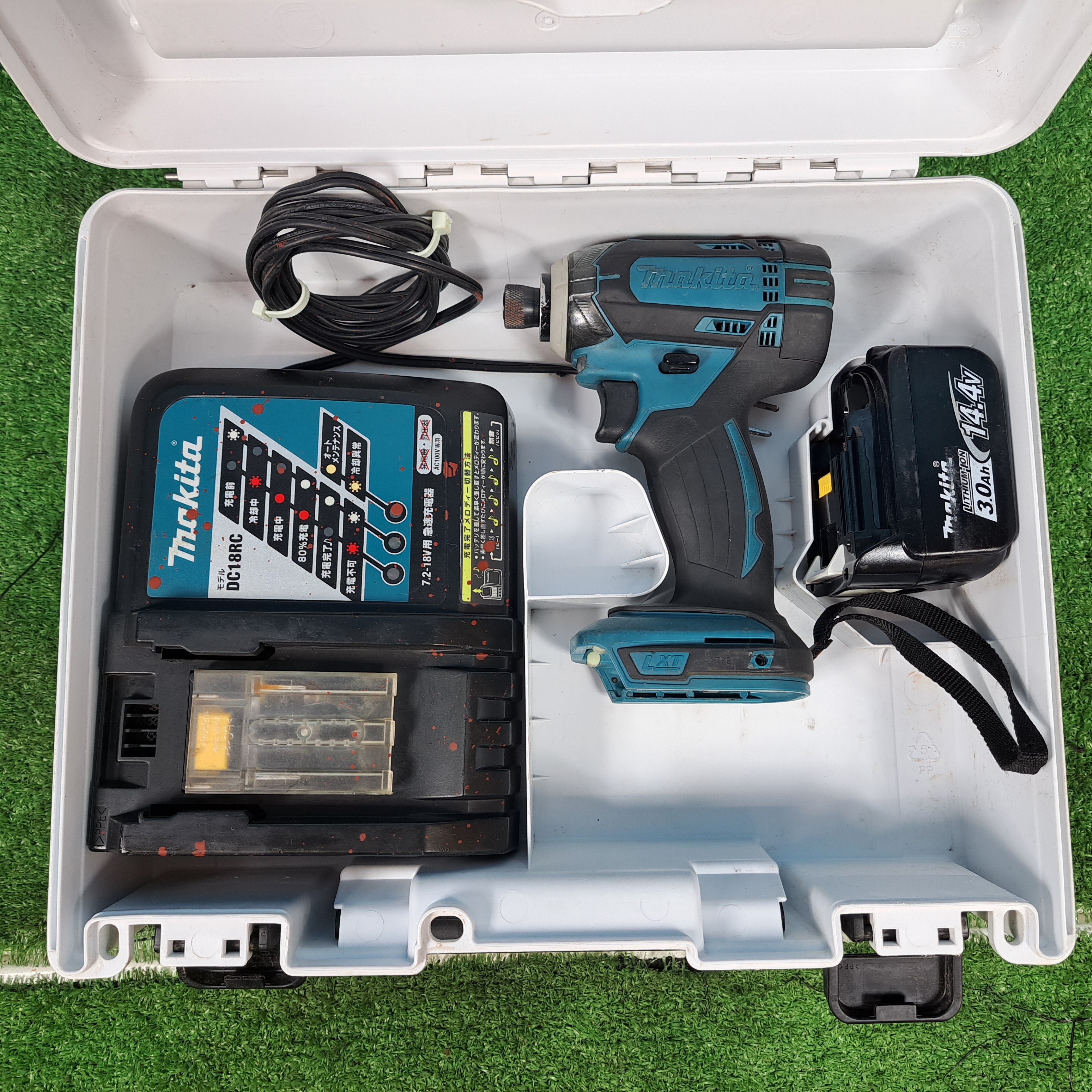 ☆マキタ(makita) 14.4V コードレスインパクトドライバー TD138DRFX