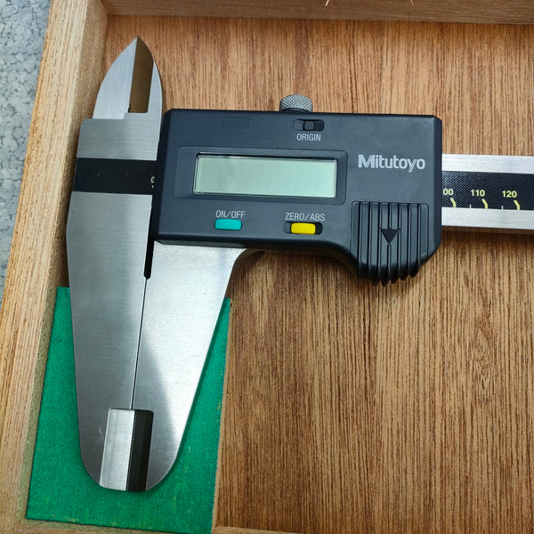 【中古美品】ミツトヨ デジタルノギス DC-60C 600mm