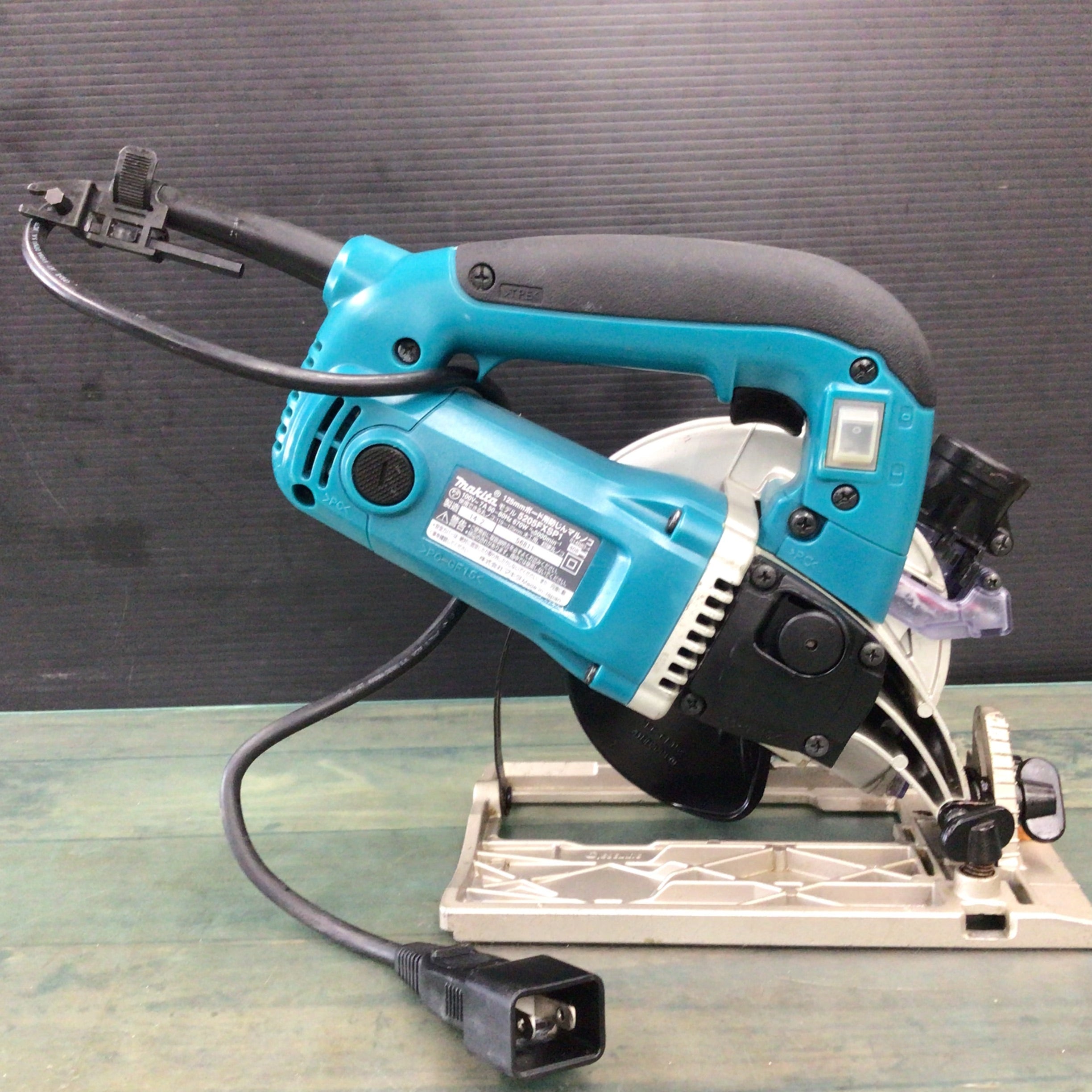 マキタ(makita) 125mmボード用防じん丸のこ 5205FXSP1 【東大和店