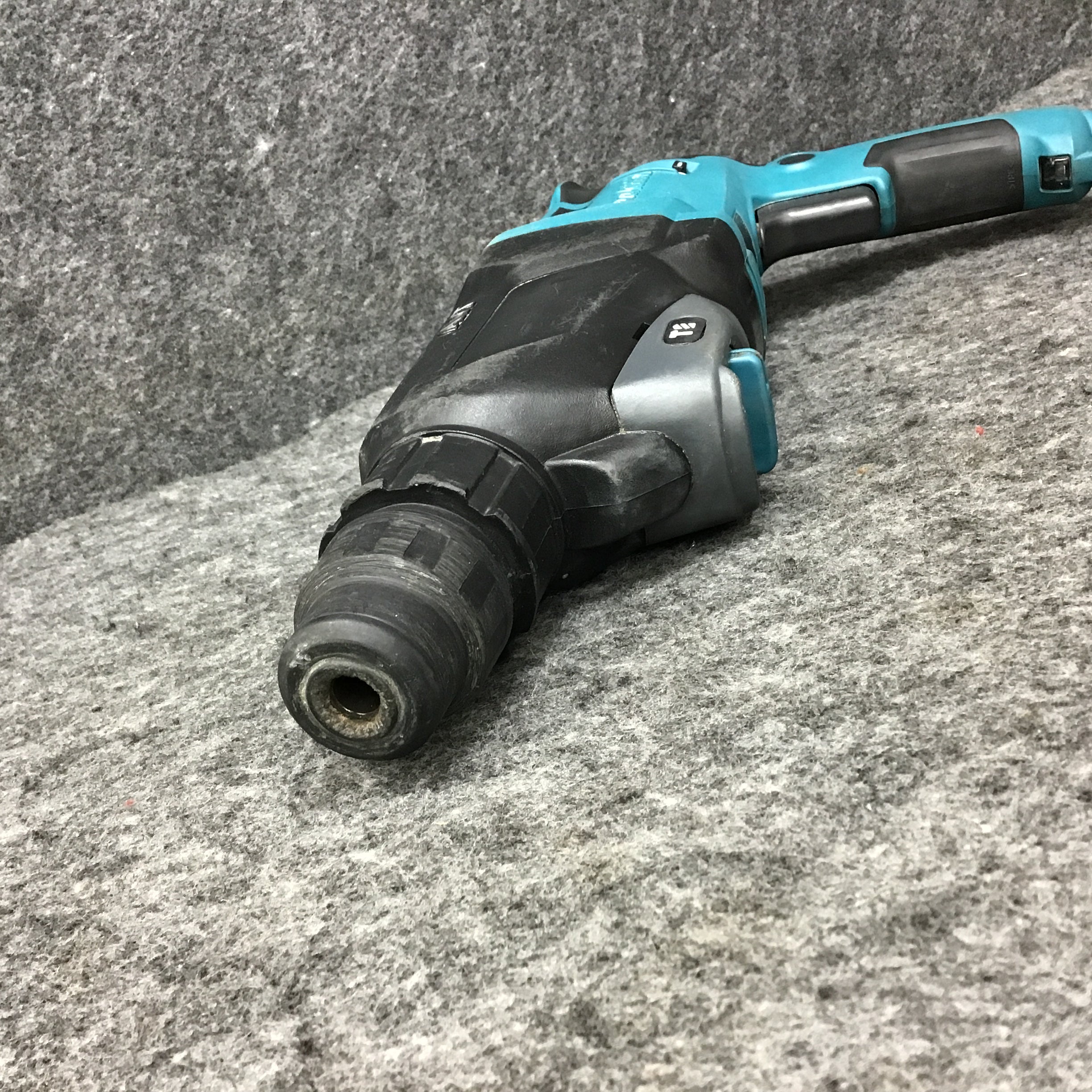 品】☆マキタ(makita) ハンマドリル HR2601F-