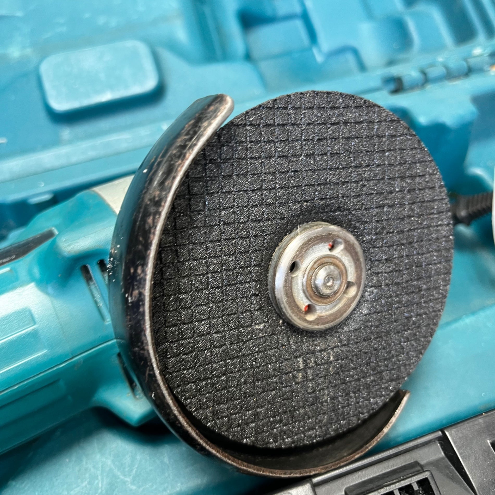 ☆マキタ(makita) 100mmコードレスディスクグラインダ GA403DRGN【岩槻