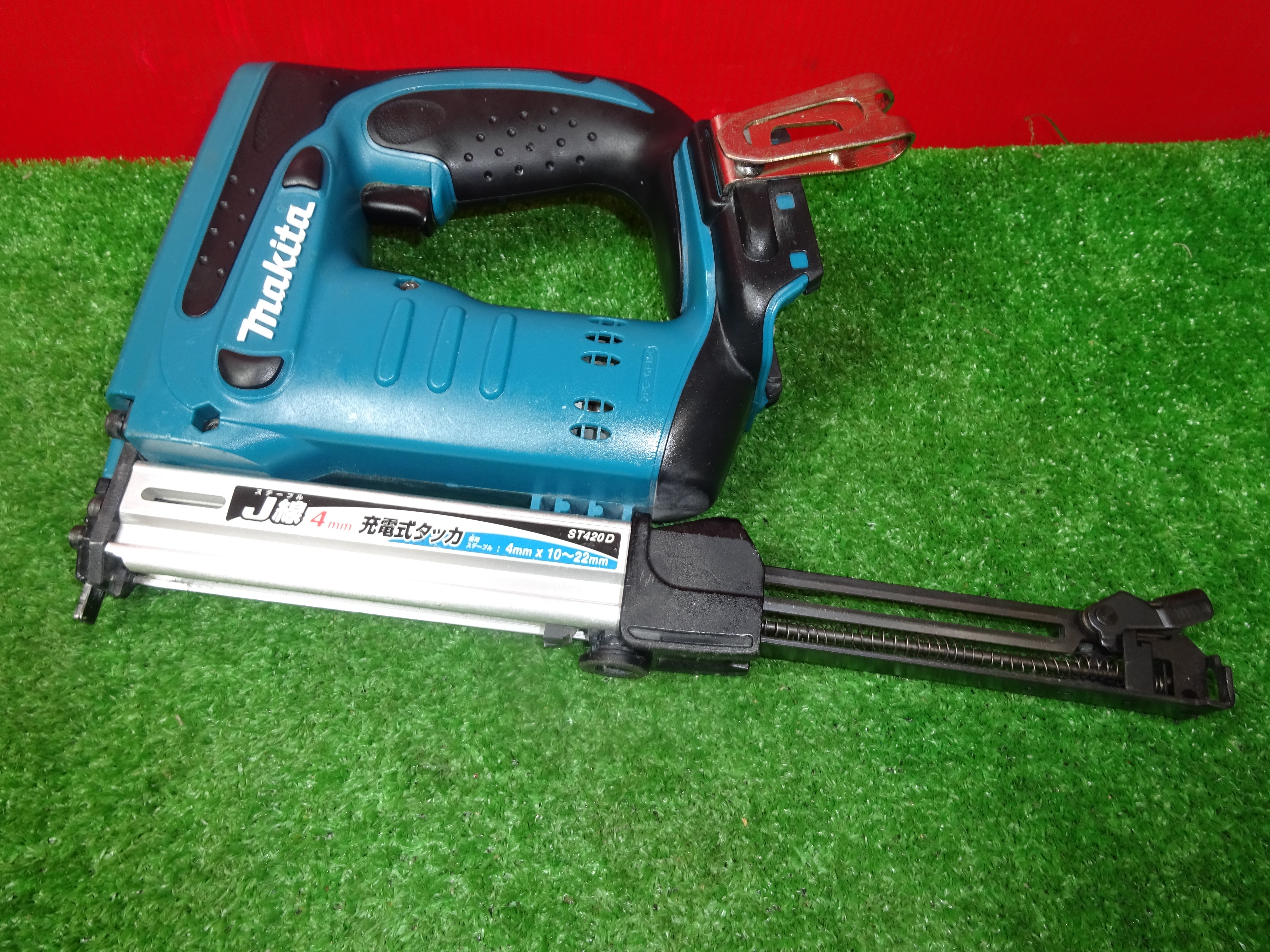 ☆マキタ(makita) 14.4V 4mm J線 コードレスタッカ ST420DRF【岩槻店