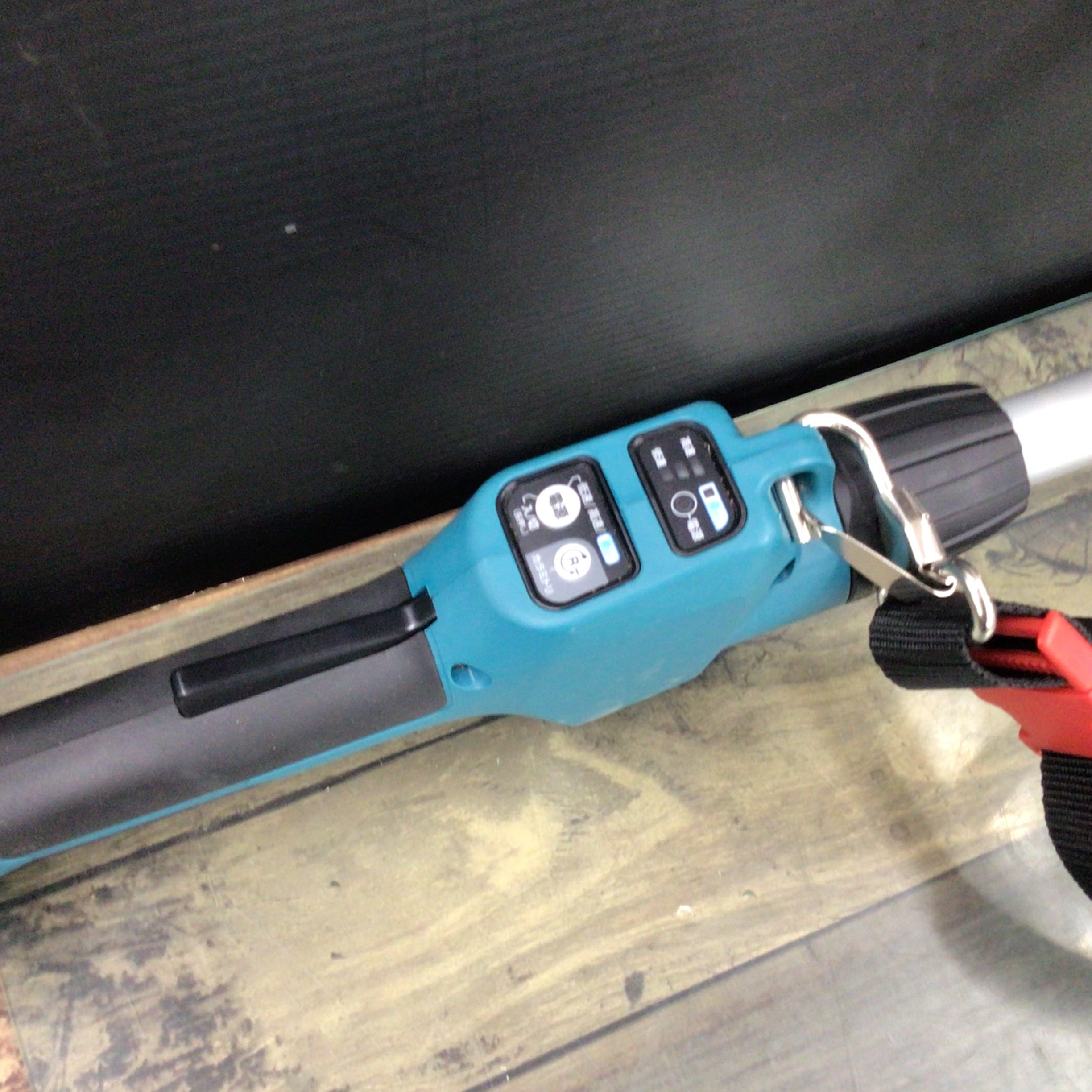 マキタ(Makita) 充電式草刈機 18V3Ah バッテリ・充電器付 MUR189DSFC