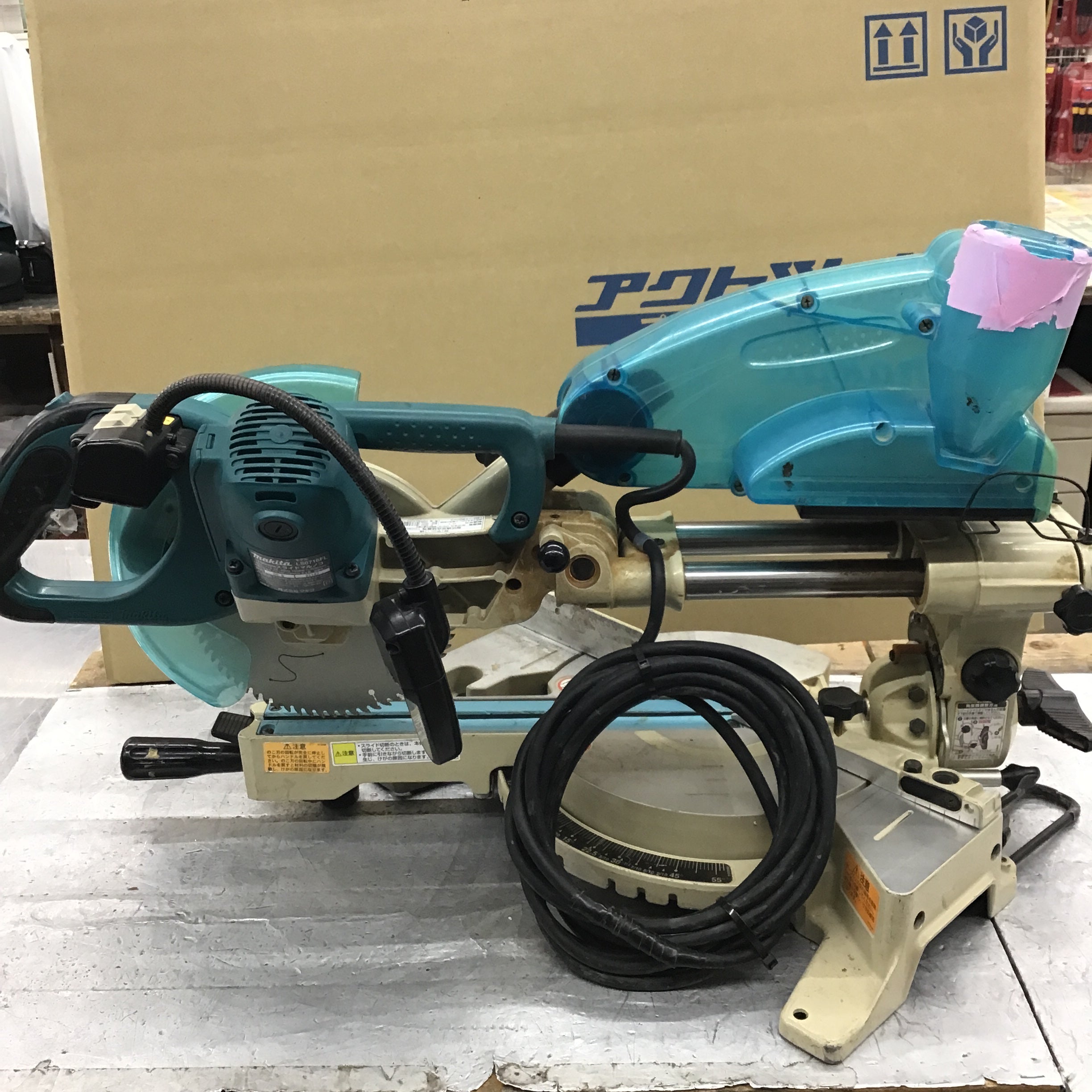 レーザーライトも問題な付きます(makita) スライドマルノコ 型式