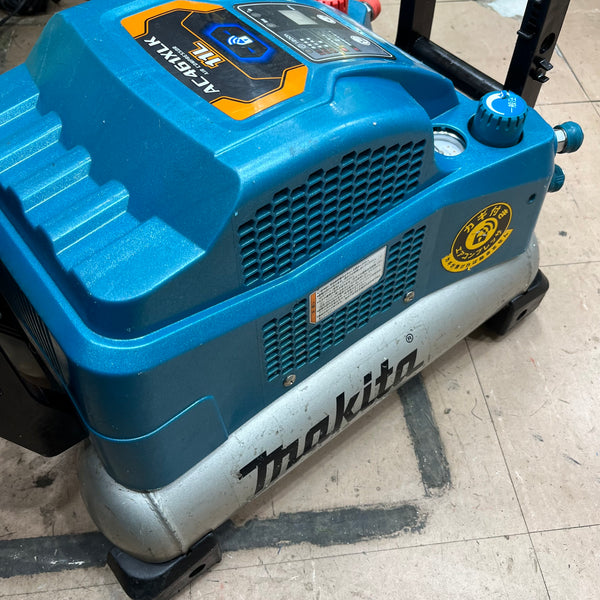 ★マキタ(makita) エアコンプレッサー AC461XLK キー無し 足ゴム部1個ネジ無し【草加店】