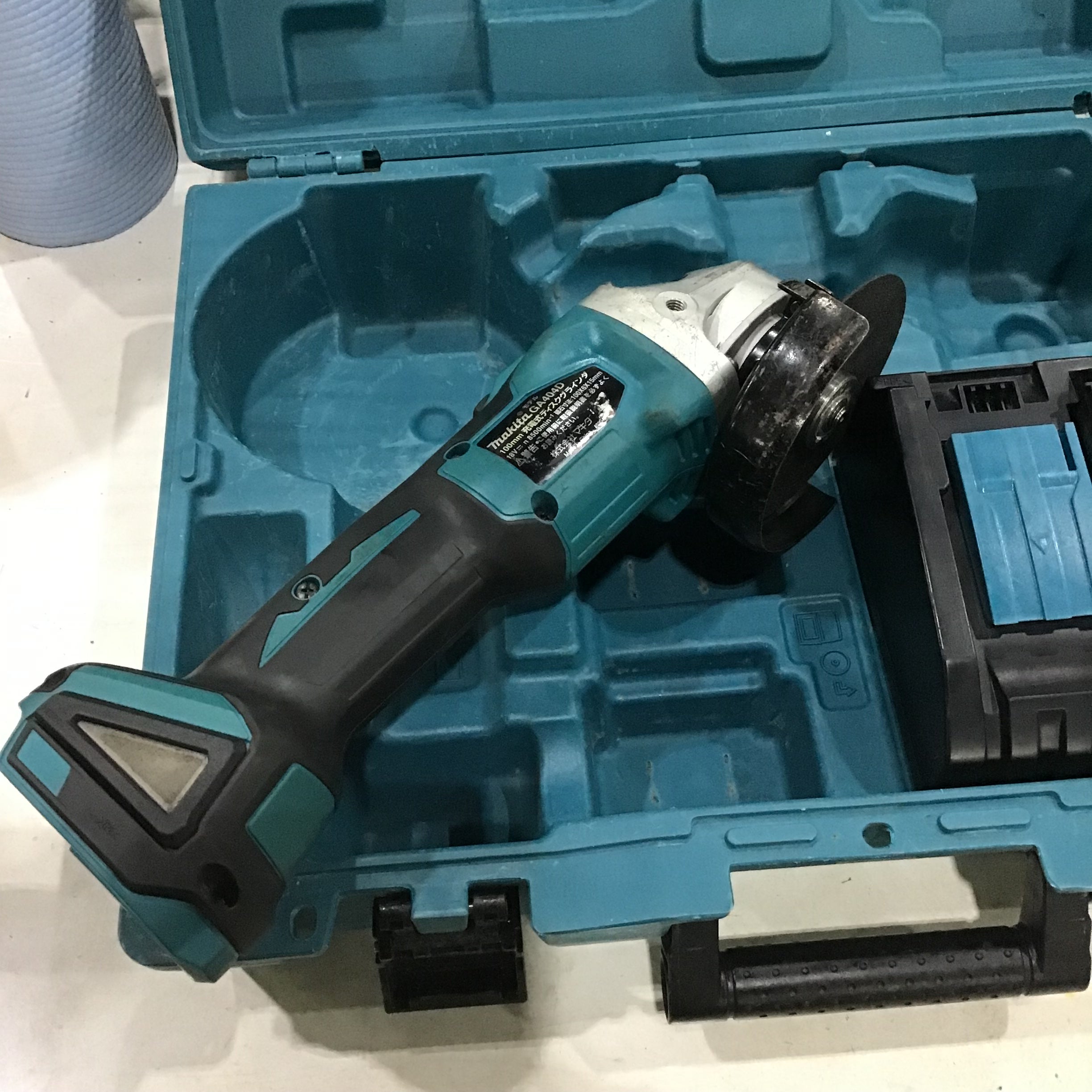 ネット通販で購入 マキタ(makita) 18V 充電式ディスクグラインダ フル