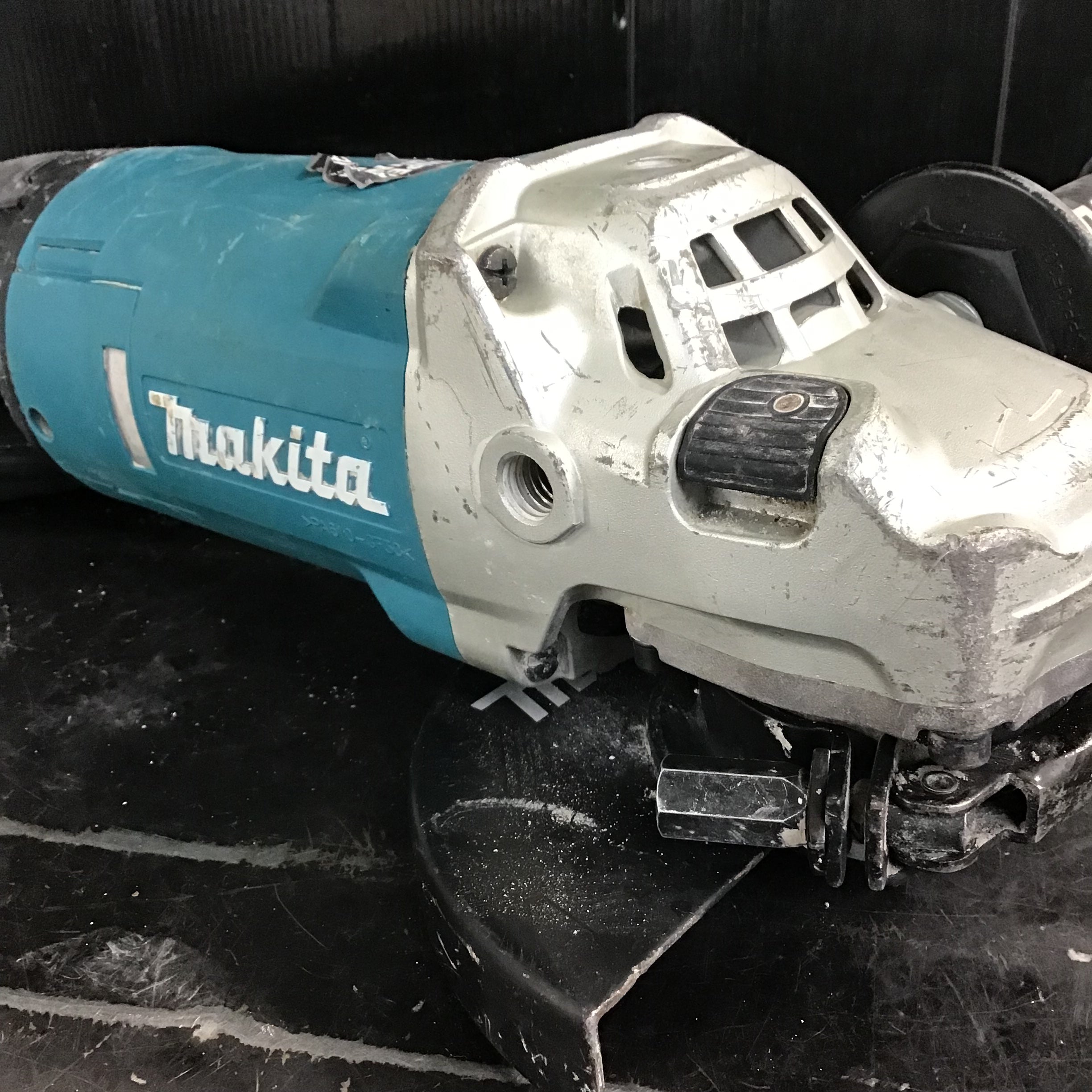 〇マキタ(makita) 180mmディスクグラインダー GA7061【草加店