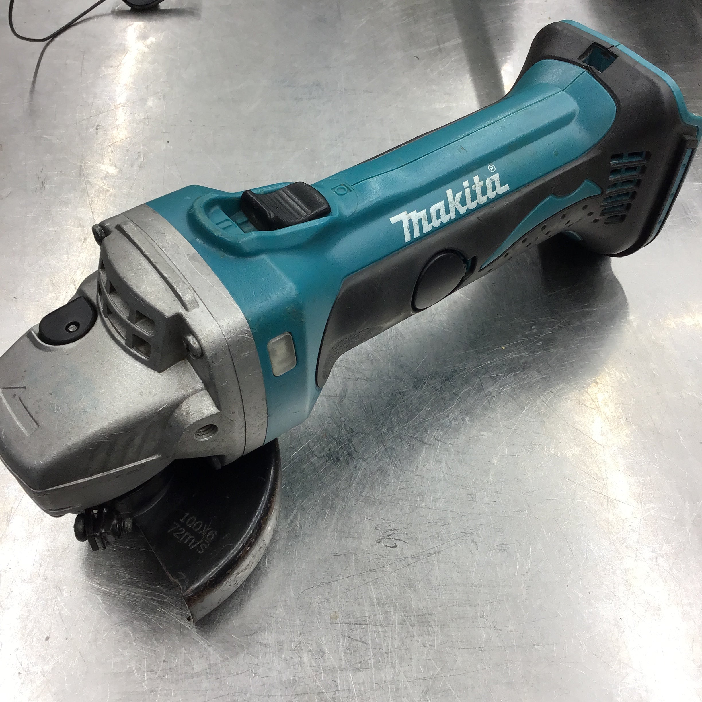 中古】☆マキタ(makita) 100mmコードレスディスクグラインダー GA400DZ