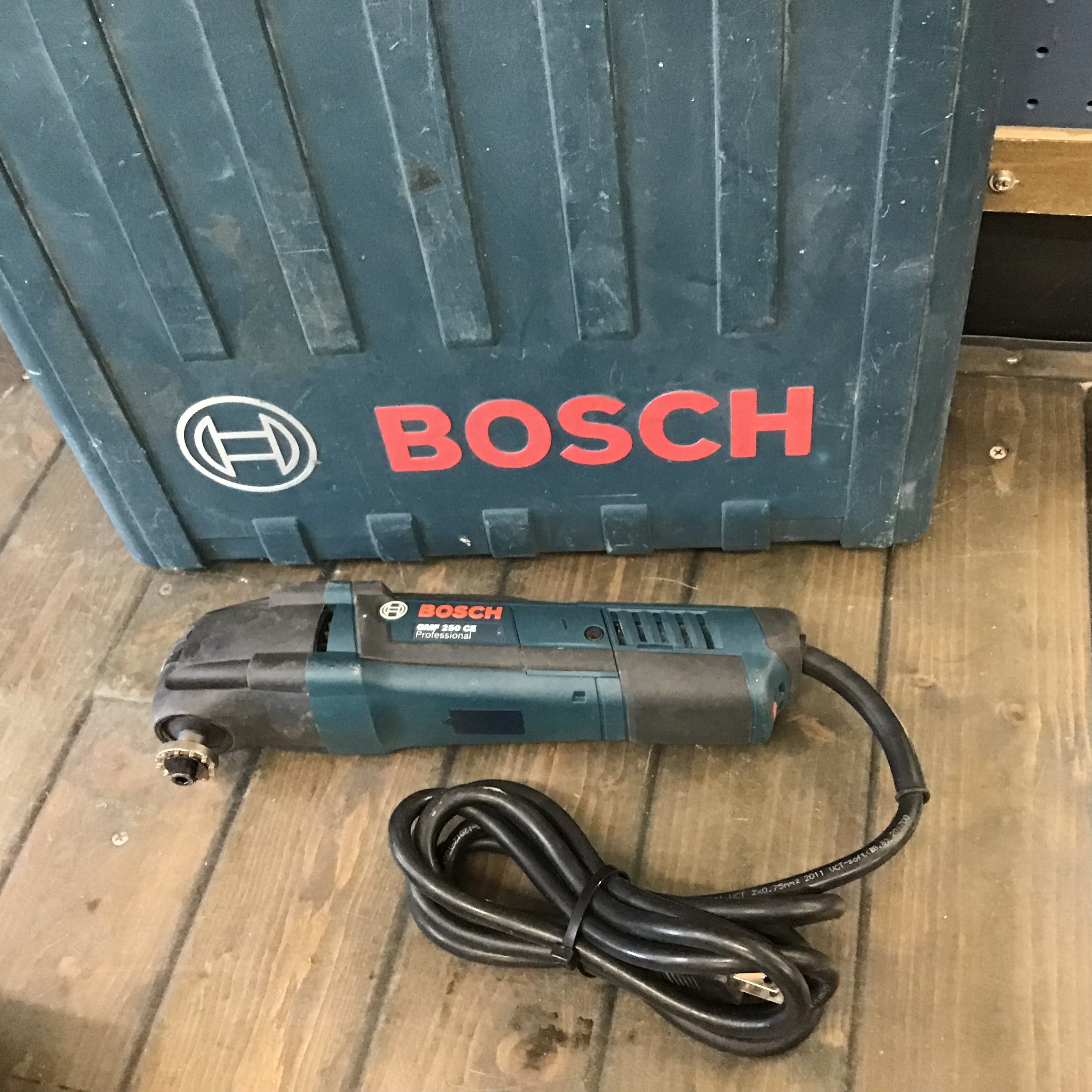 Bosch Professionalカットソー GMF250CE展示品-