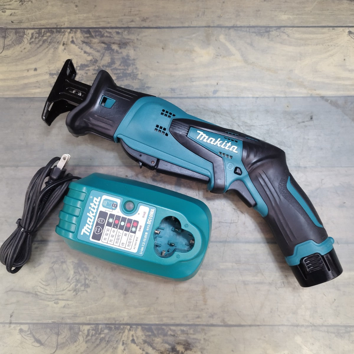 マキタ Makita 10.8V 充電式レシプロソー  JR101DW