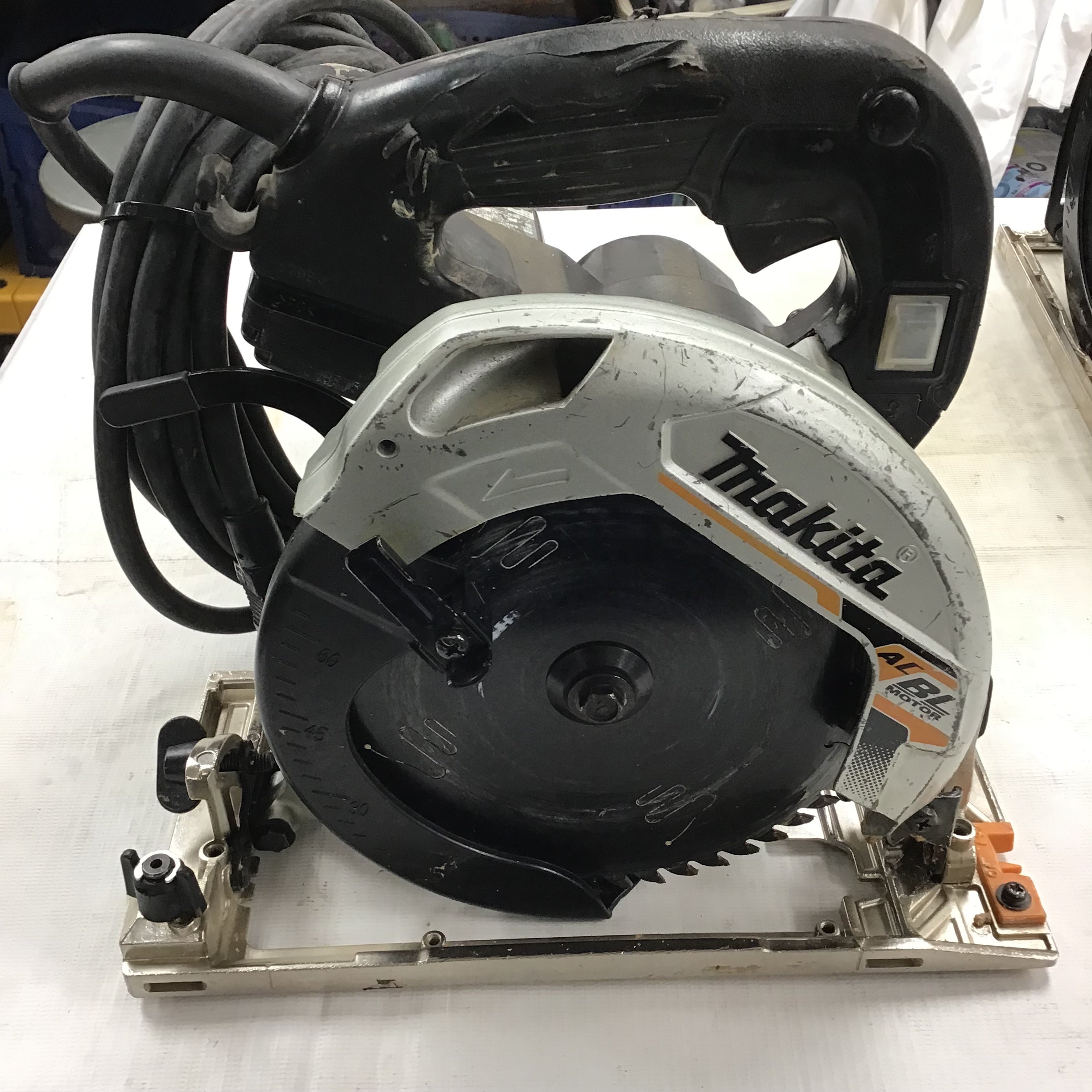 ★マキタ(makita) 電子マルノコ HS6303B【川崎店】