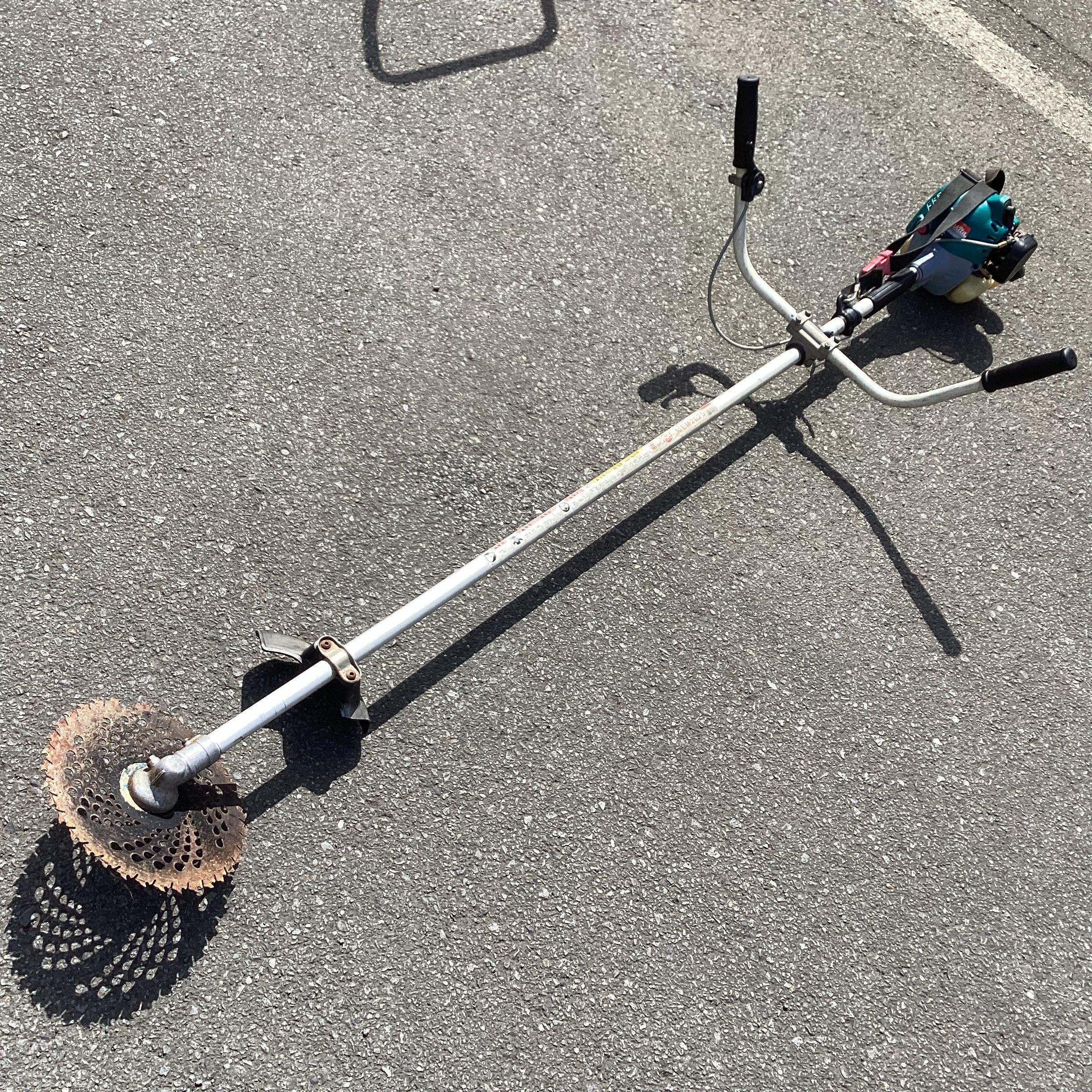 マキタ エンジン式刈払機 MEM202 中古 マキタ エンジン式刈払機 MEM202 中古