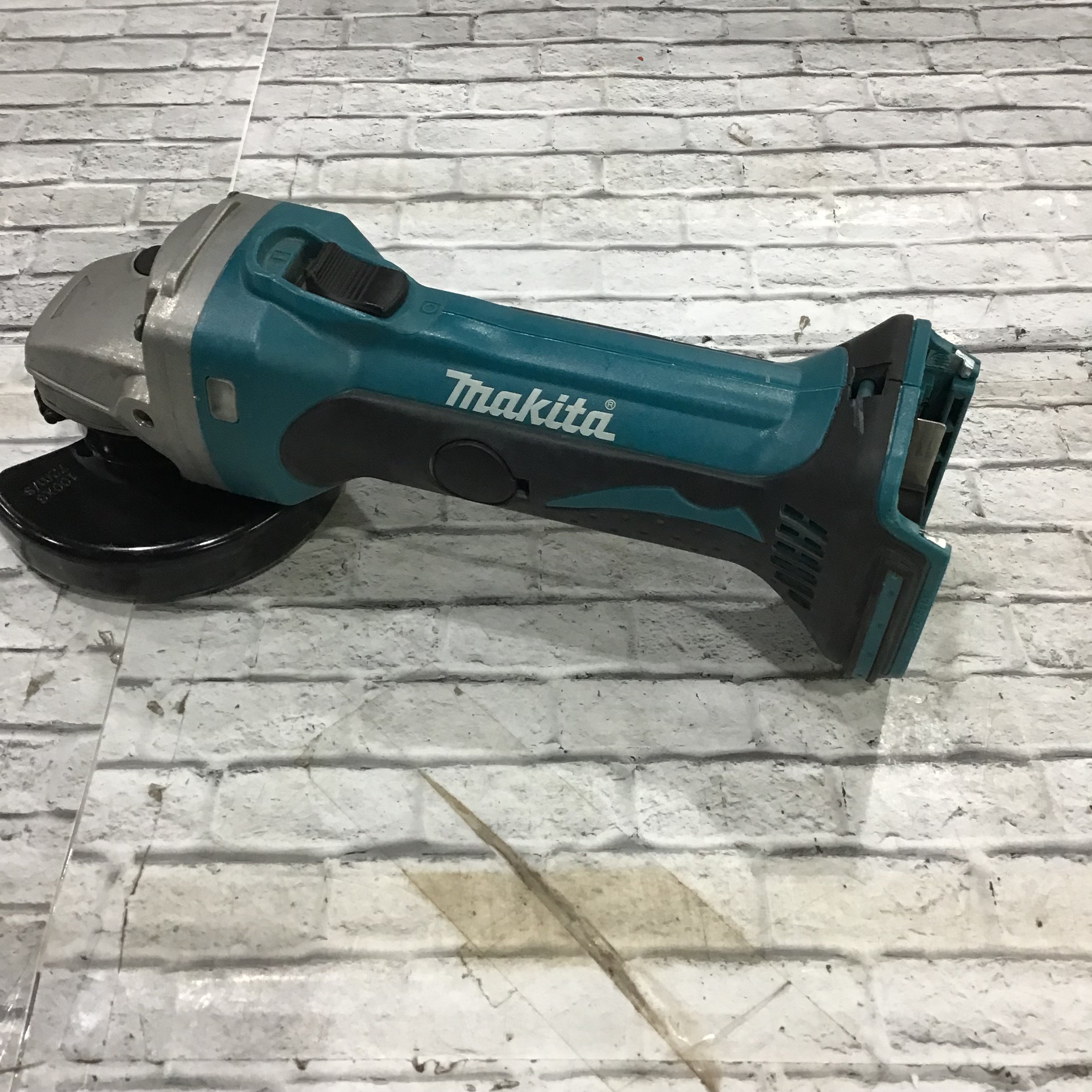 ☆マキタ(makita) 100mmコードレスディスクグラインダー GA400DZ【川口