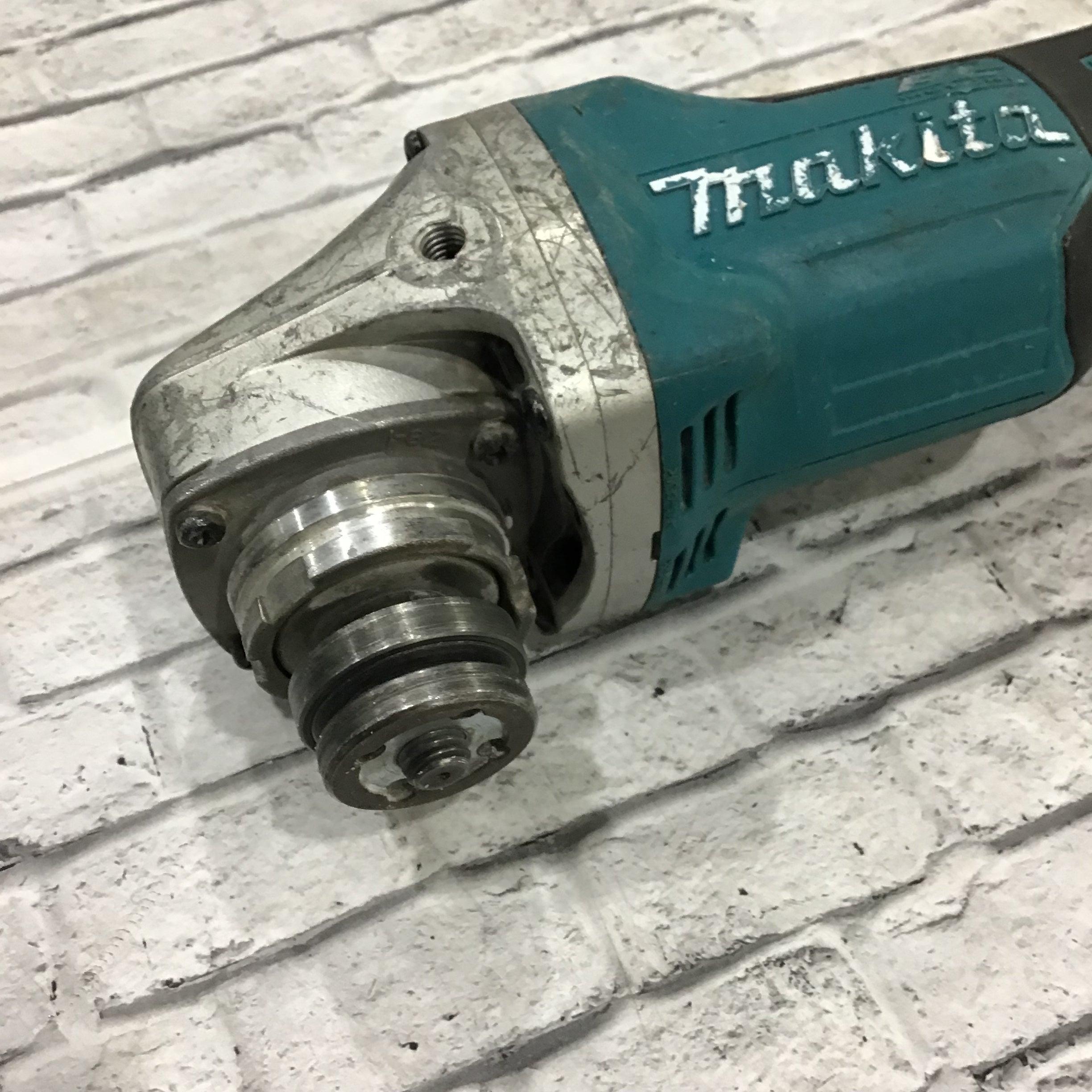 ☆マキタ(makita) 100mmコードレスディスクグラインダ GA403DZ【川口店