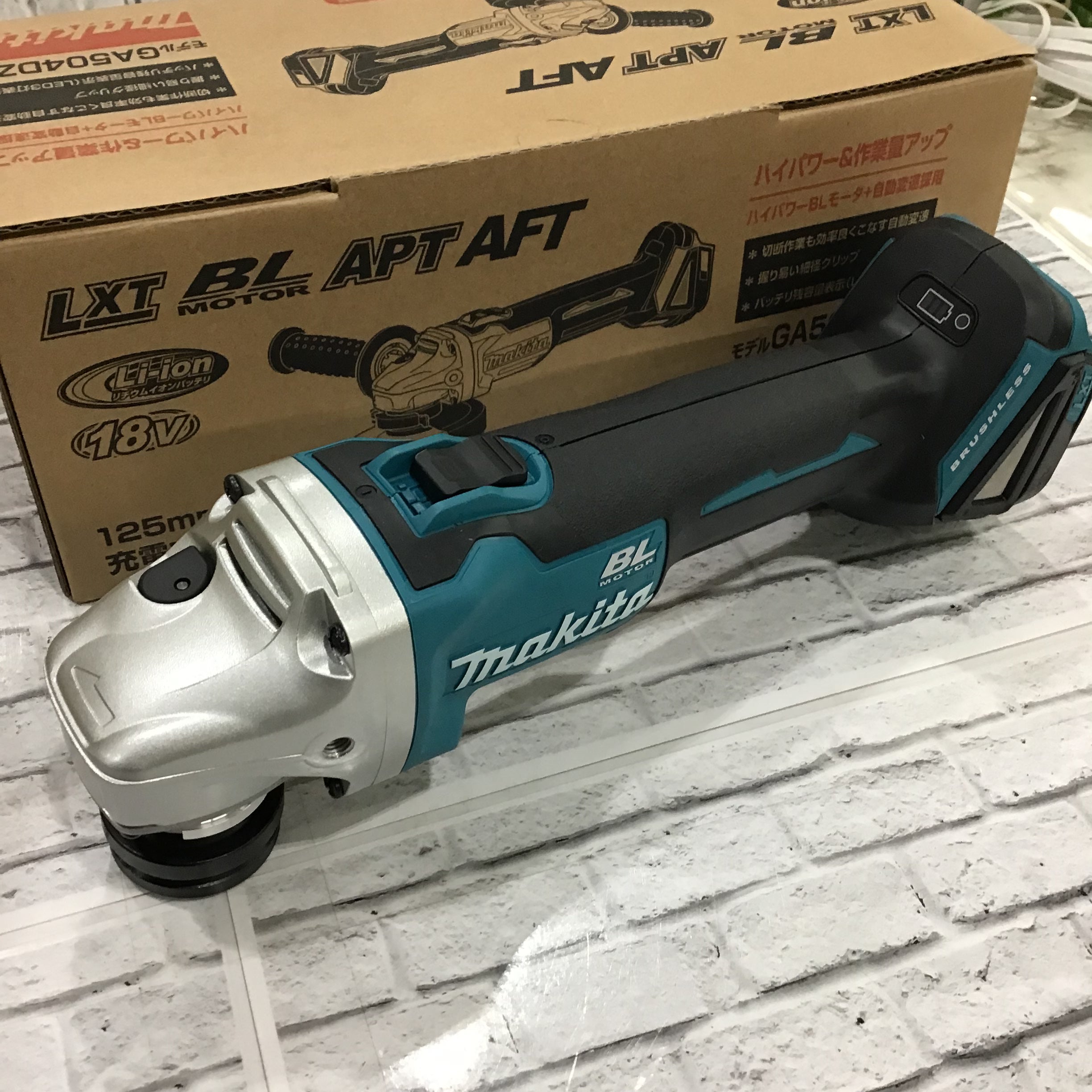 ☆マキタ(makita) 125mmコードレスディスクグラインダ GA504DZN【川口