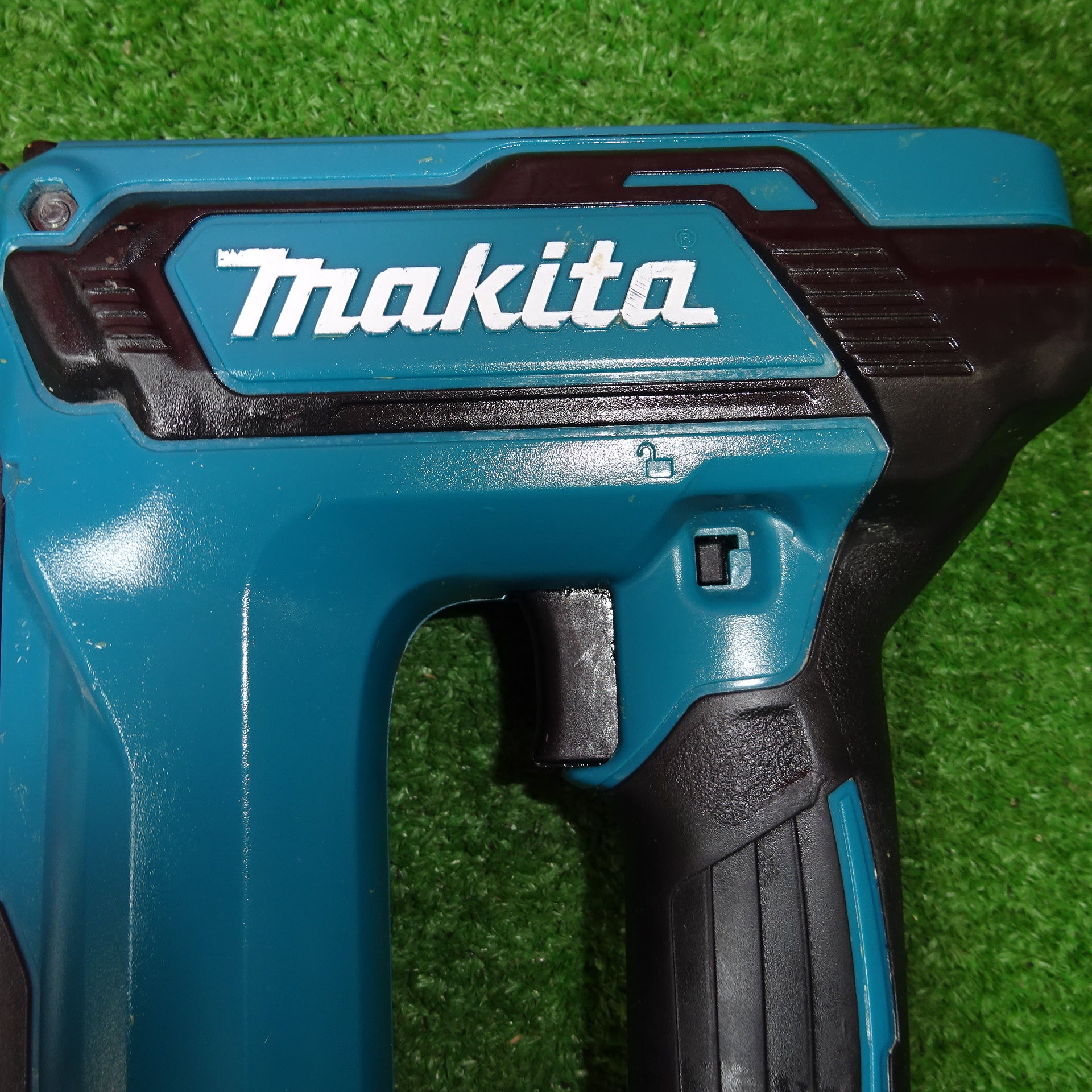 ☆マキタ(makita) コードレスタッカ ST421DRG【岩槻店】 – アクト