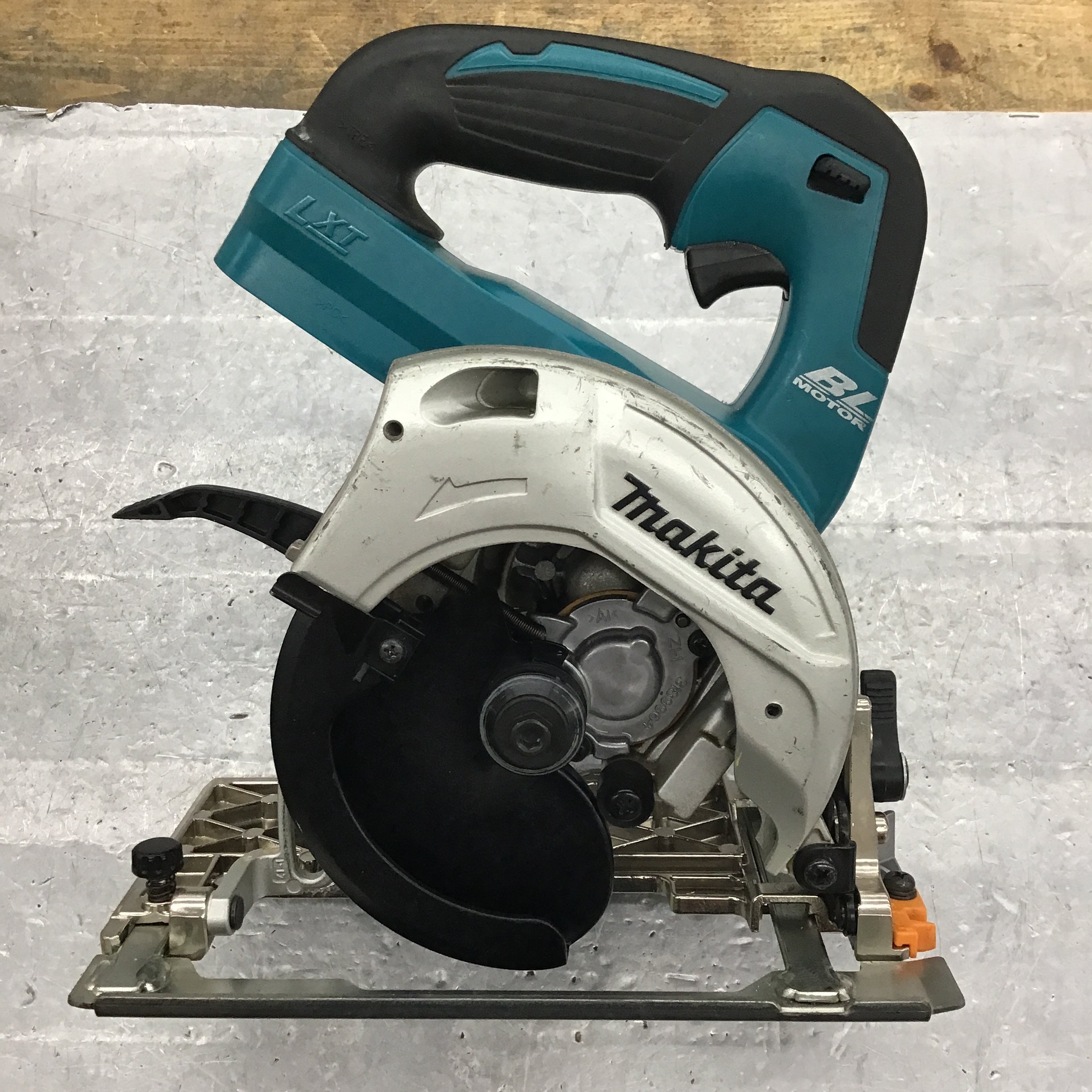 品】☆マキタ(makita) コードレス丸のこ HS470DZ-