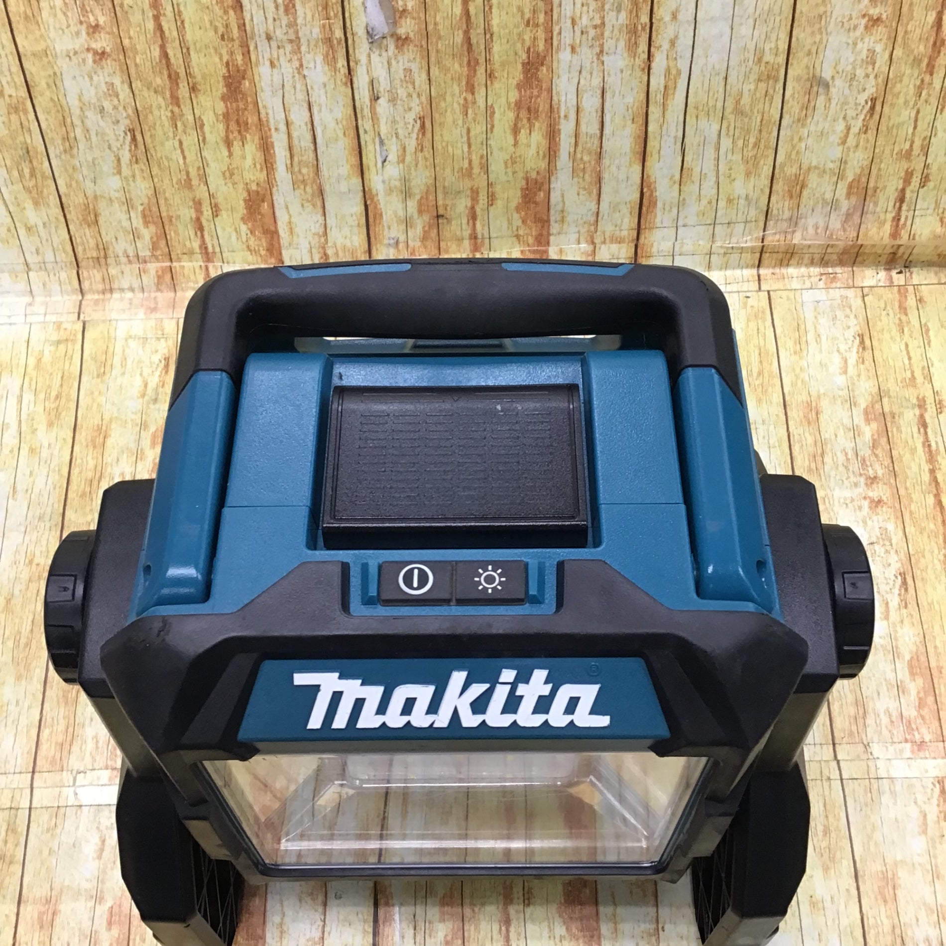 マキタ ML003G 充電式スタンドライト 40Vmax 本体のみ (バッテリ・充電