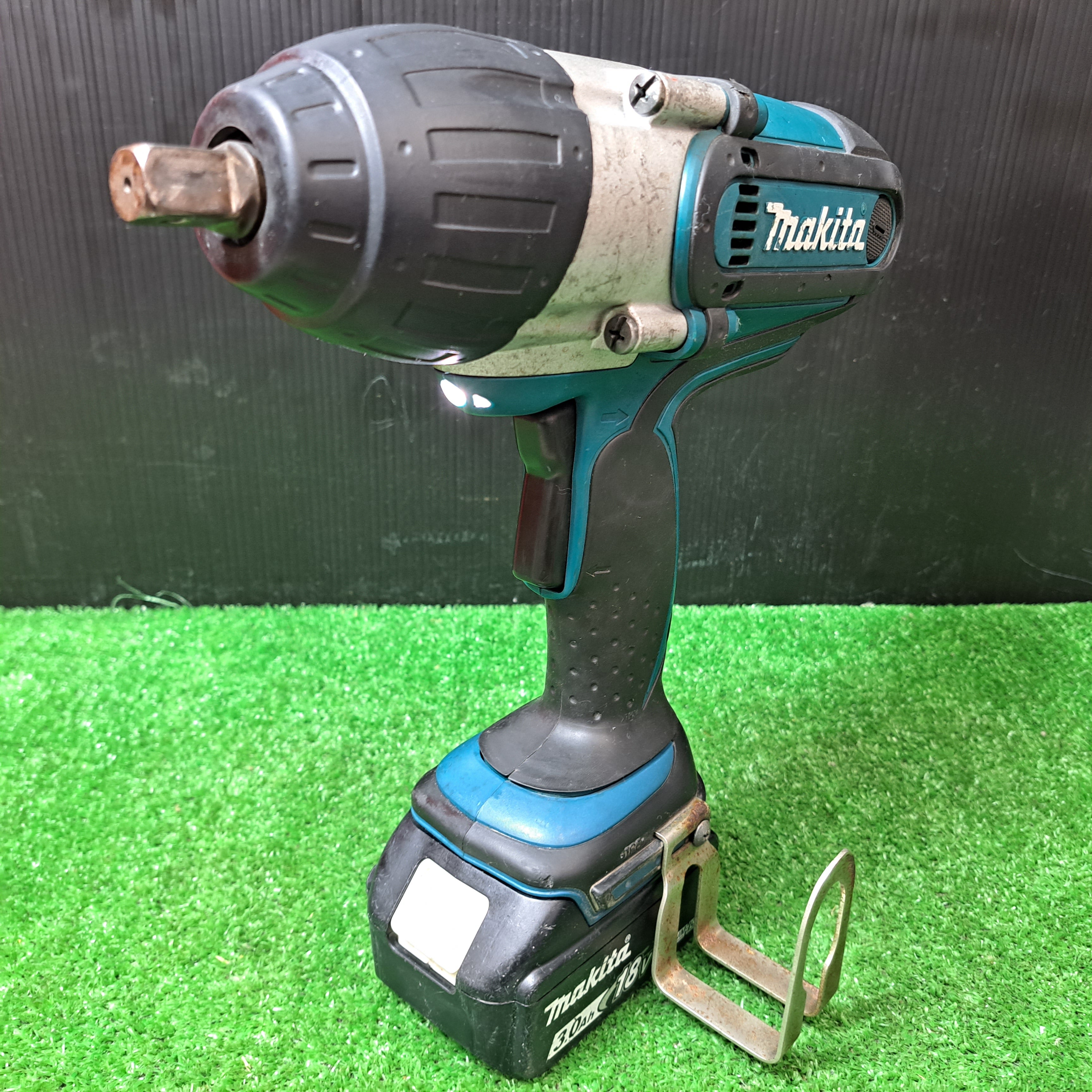 ☆マキタ(makita) 18V コードレスインパクトレンチ TW450DZ 3.0Ah