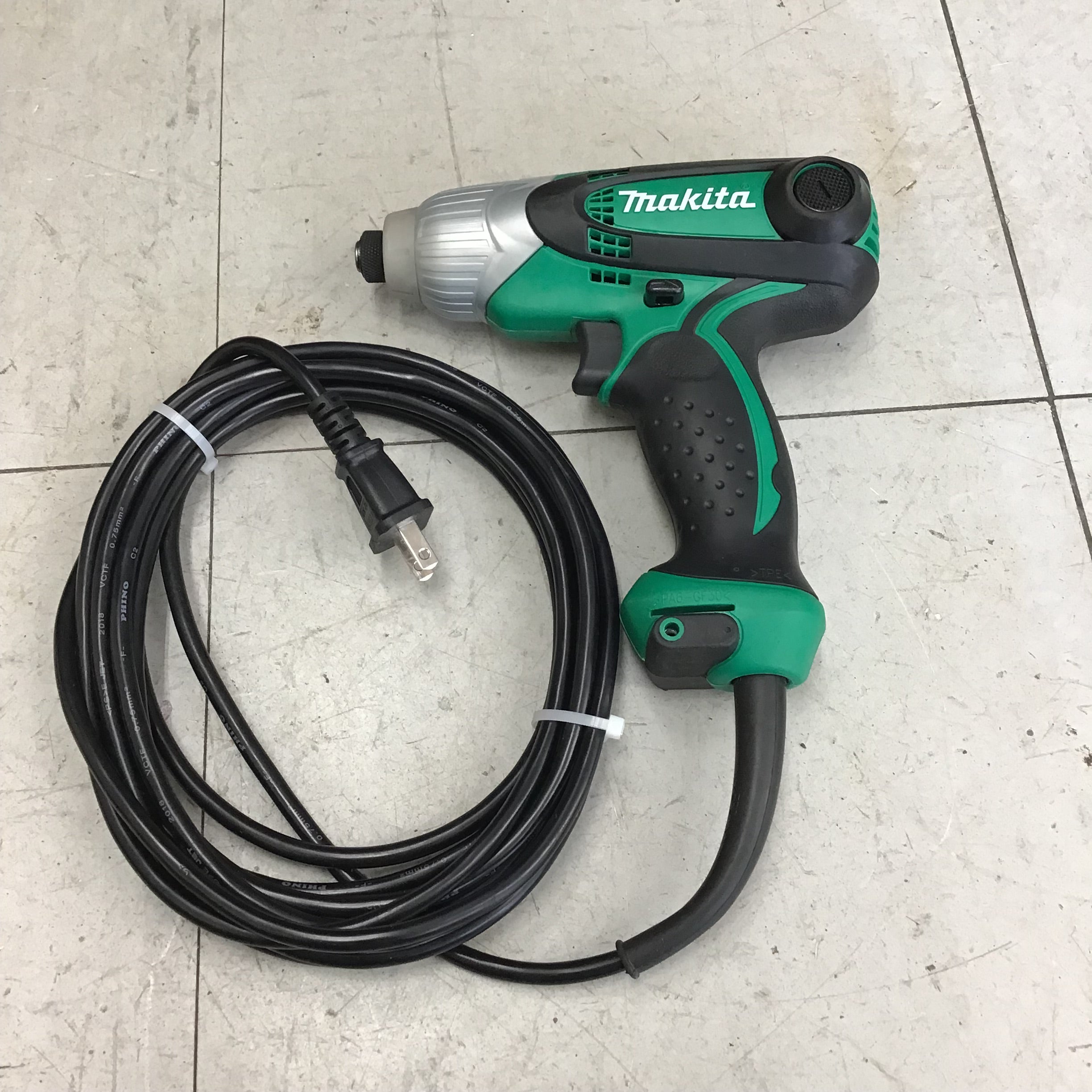 ☆マキタ(makita) インパクトドライバ MTD0100 【鴻巣店】