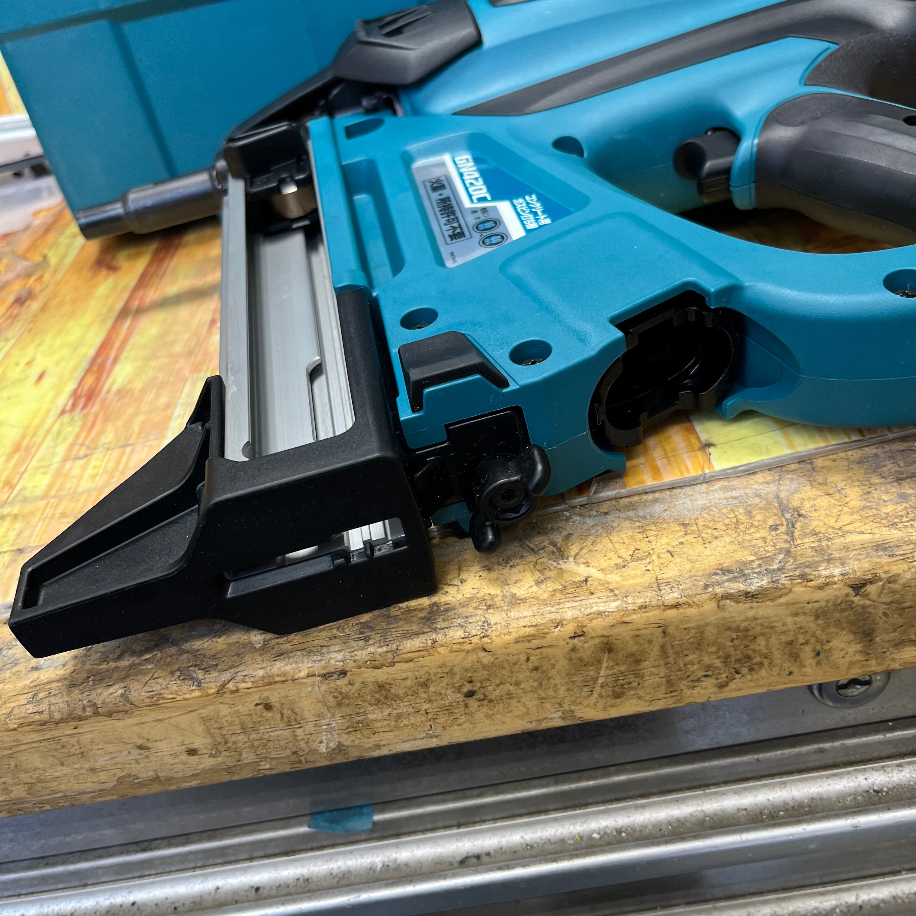 ☆マキタ(makita) コードレスコンクリート用ガスピン打ち機 GN420C