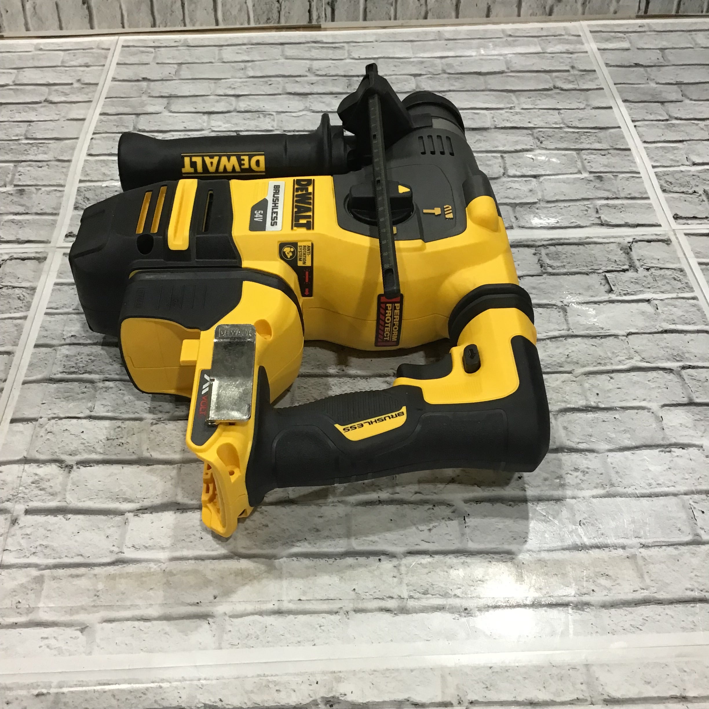 ▽ デウォルト (DEWALT) 54Vコードレスハンマードリル DCH333X2 SDS